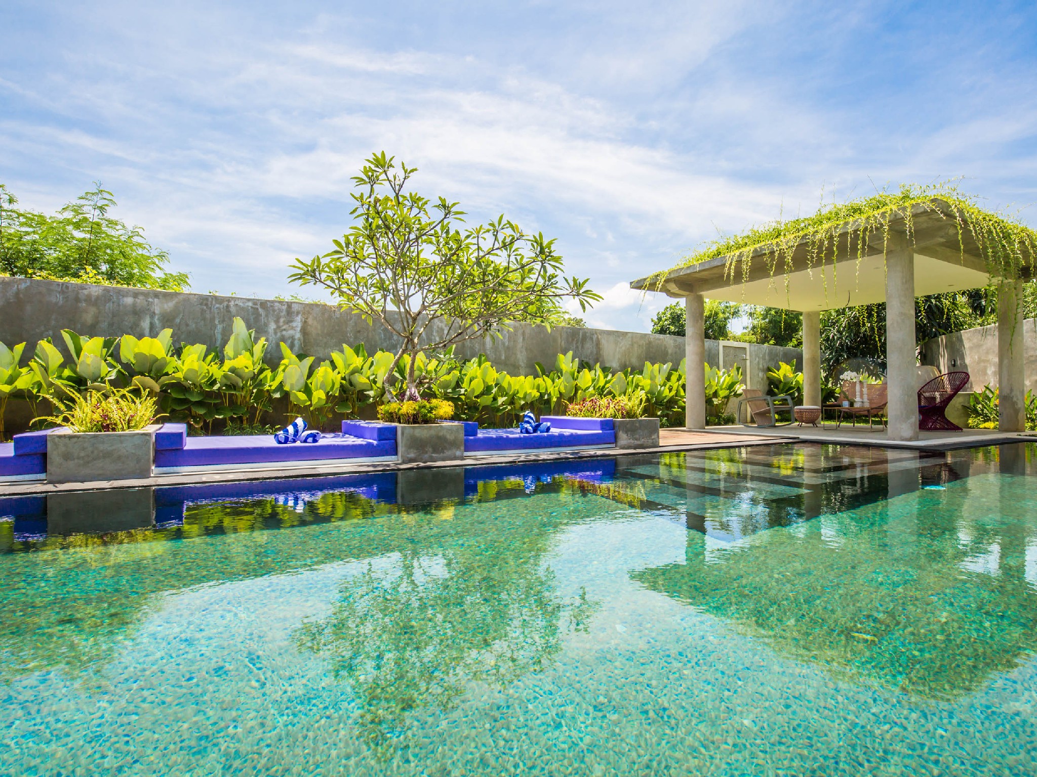 -, Indonesia