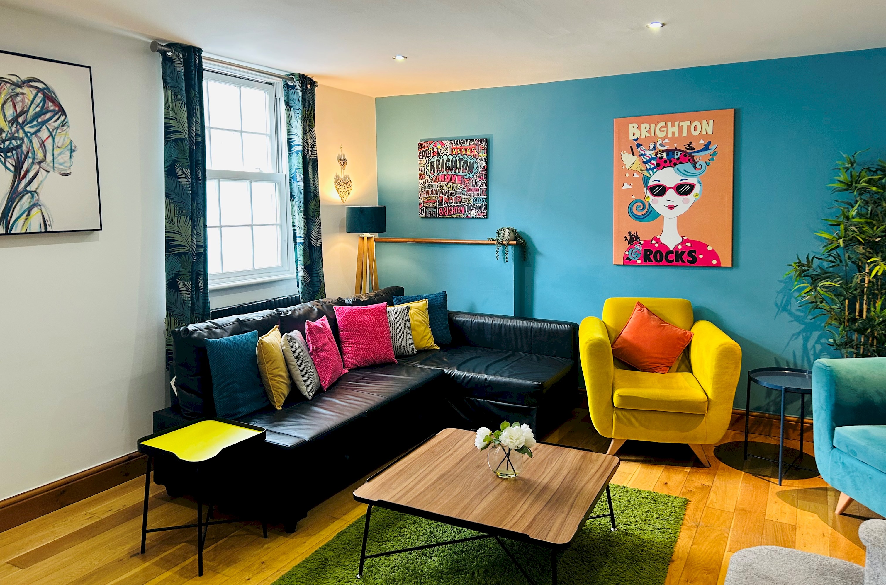Pebble Mews Free Parking | By My Getaways serviced apartment - Brighton - VivreStays
