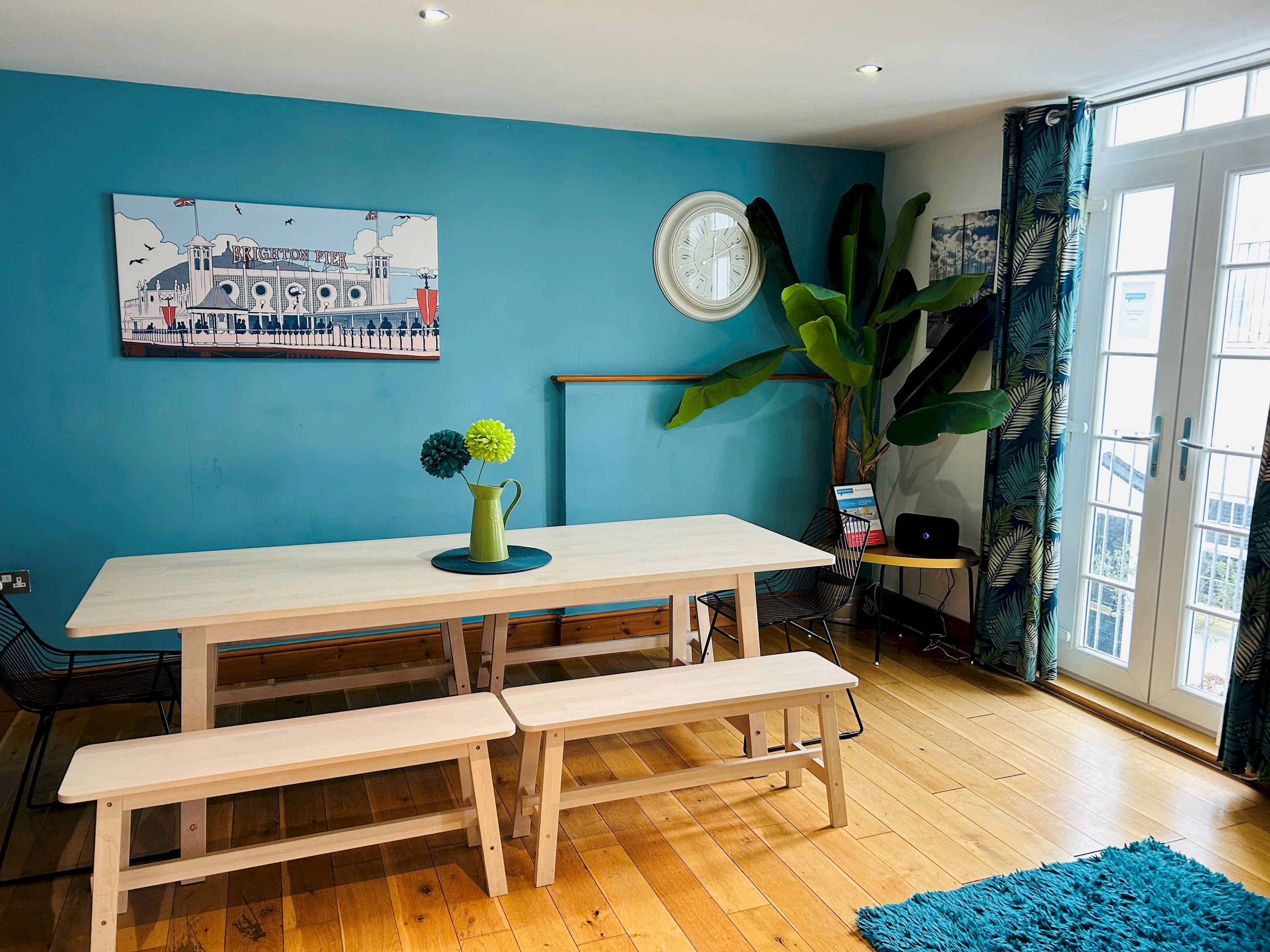 Pebble Mews Free Parking | By My Getaways in 9 Marine Terrace Mews, Brighton BN2 1AR - Property image 2 - VivreStays