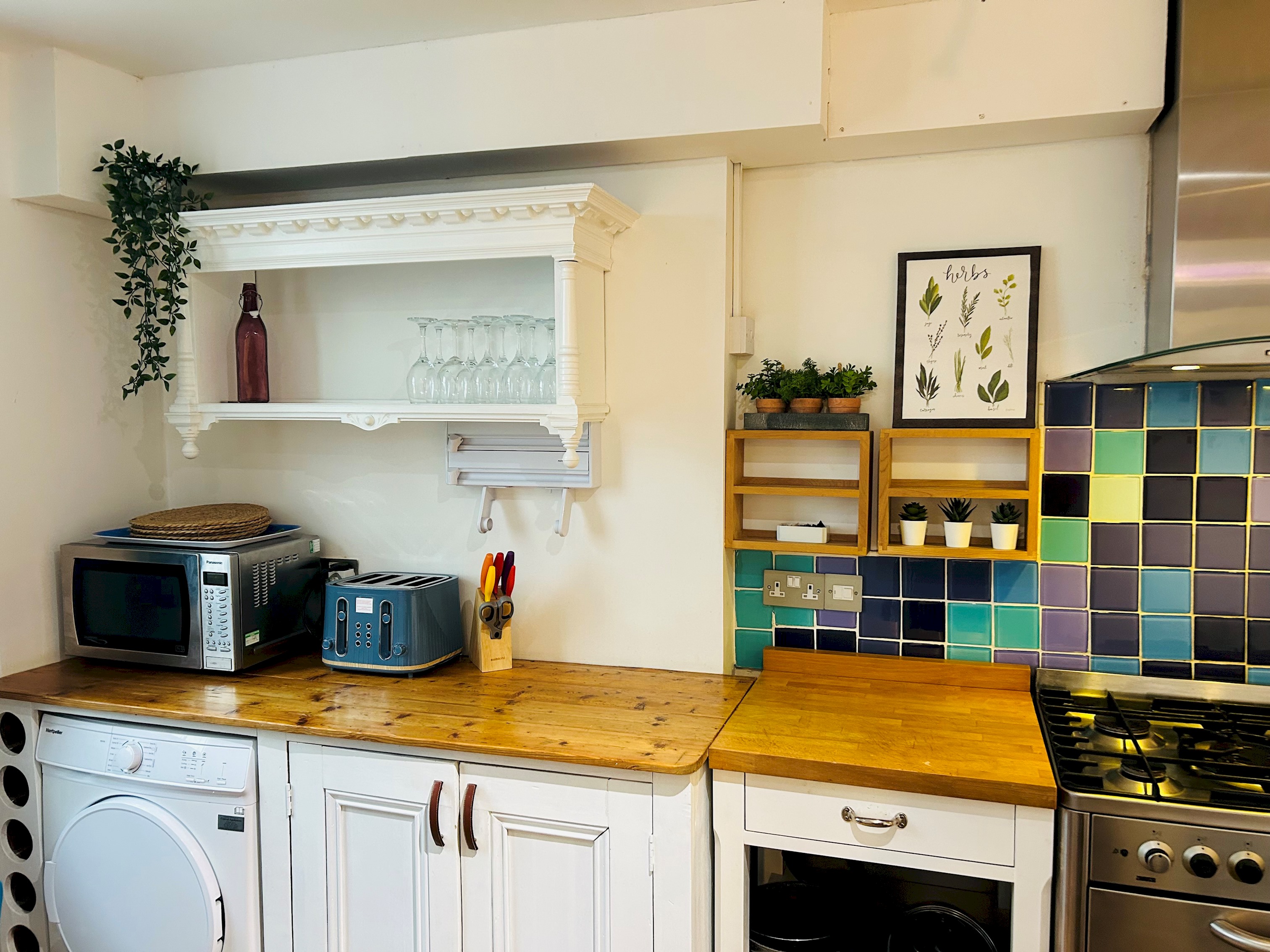 Pebble Mews Free Parking | By My Getaways in 9 Marine Terrace Mews, Brighton BN2 1AR - Property image 4 - VivreStays