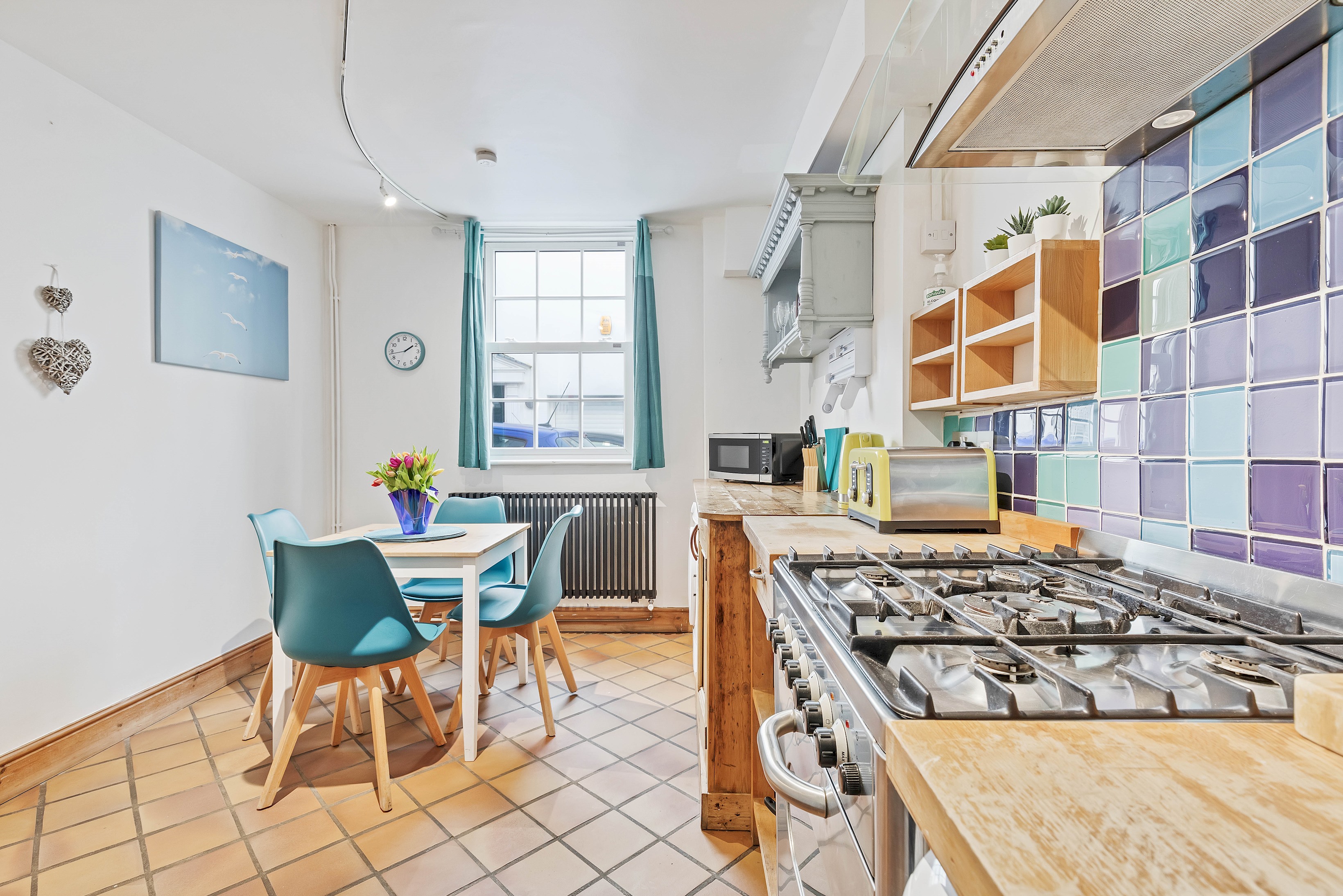 Pebble Mews Free Parking | By My Getaways in 9 Marine Terrace Mews, Brighton BN2 1AR - Property image 6 - VivreStays