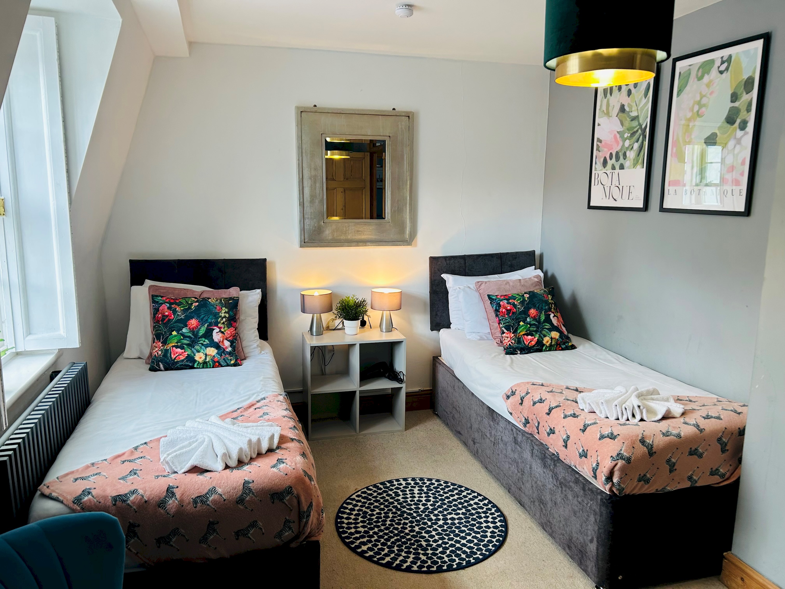 Pebble Mews Free Parking | By My Getaways in 9 Marine Terrace Mews, Brighton BN2 1AR - Property image 8 - VivreStays