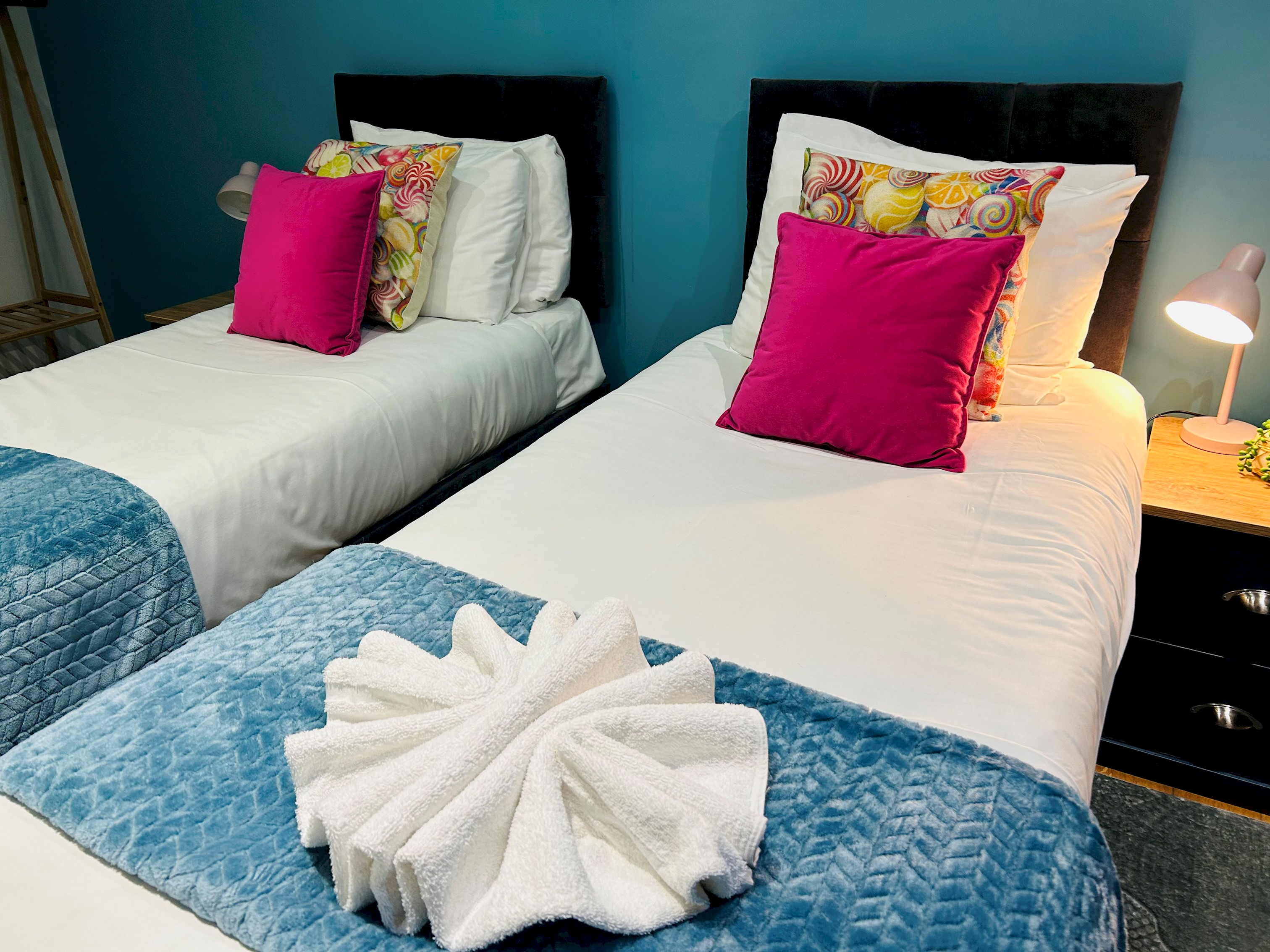 Pebble Mews Free Parking | By My Getaways in 9 Marine Terrace Mews, Brighton BN2 1AR - Property image 11 - VivreStays