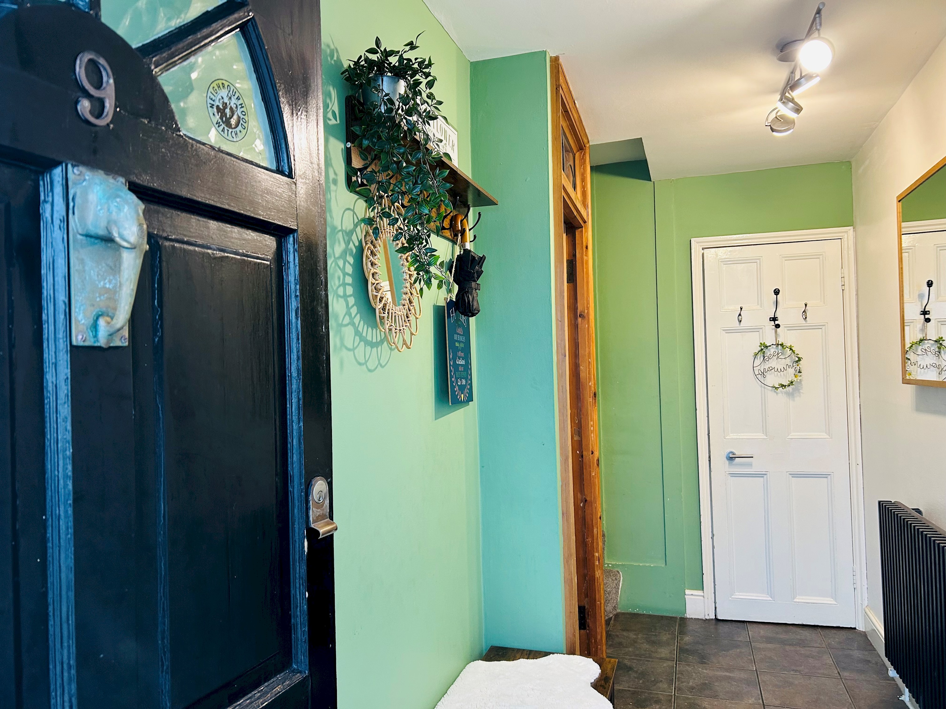 Pebble Mews Free Parking | By My Getaways in 9 Marine Terrace Mews, Brighton BN2 1AR - Property image 13 - VivreStays