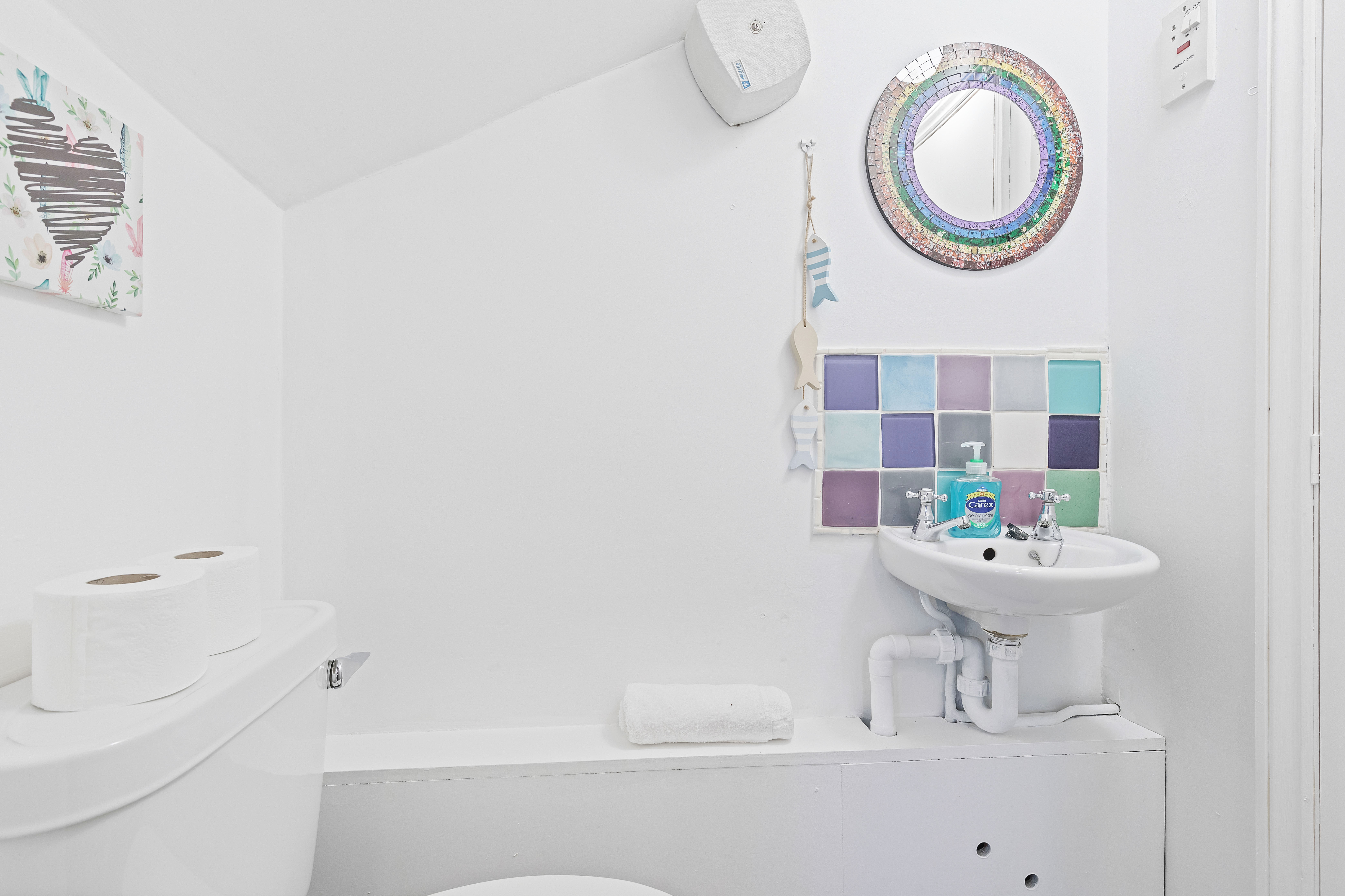 Pebble Mews Free Parking | By My Getaways in 9 Marine Terrace Mews, Brighton BN2 1AR - Property image 15 - VivreStays