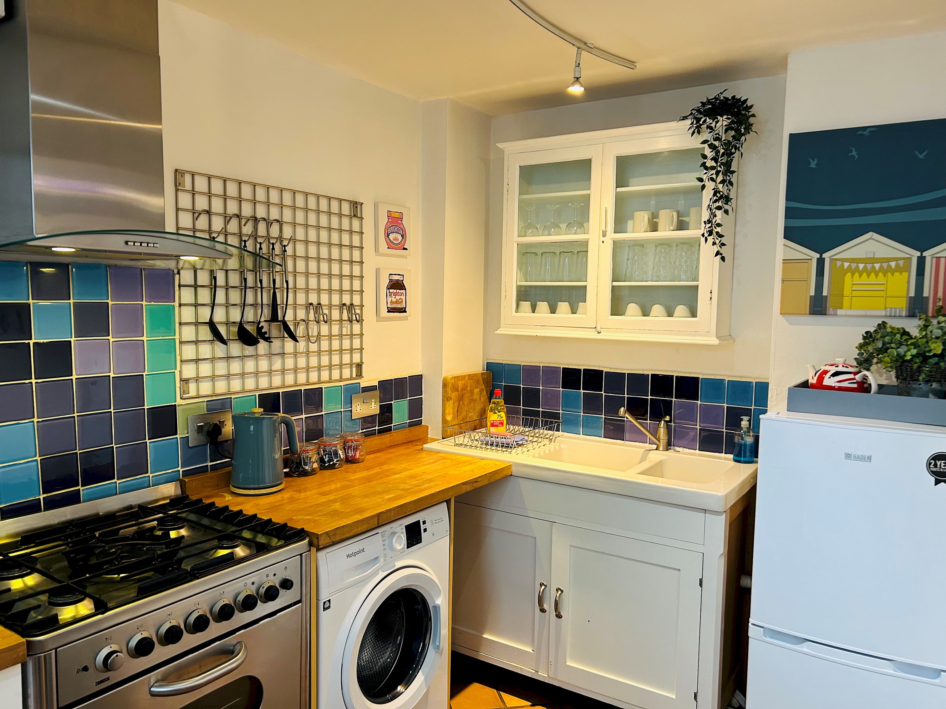Pebble Mews Free Parking | By My Getaways in 9 Marine Terrace Mews, Brighton BN2 1AR - Property image 16 - VivreStays