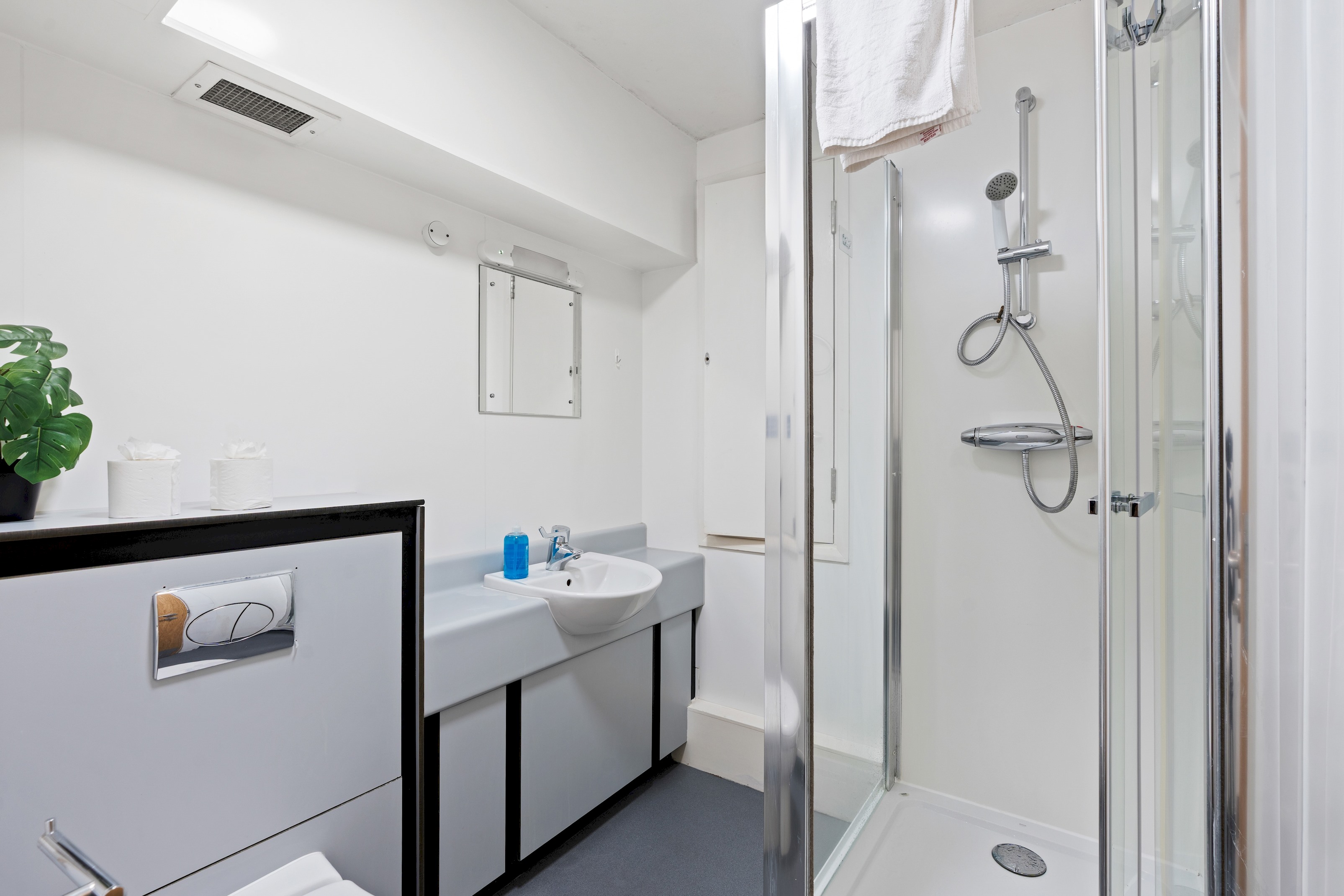 Kings Residence 2 | By My Getaways in 51-53 Kings Road, Brighton BN1 1NA - Property image 28 - VivreStays