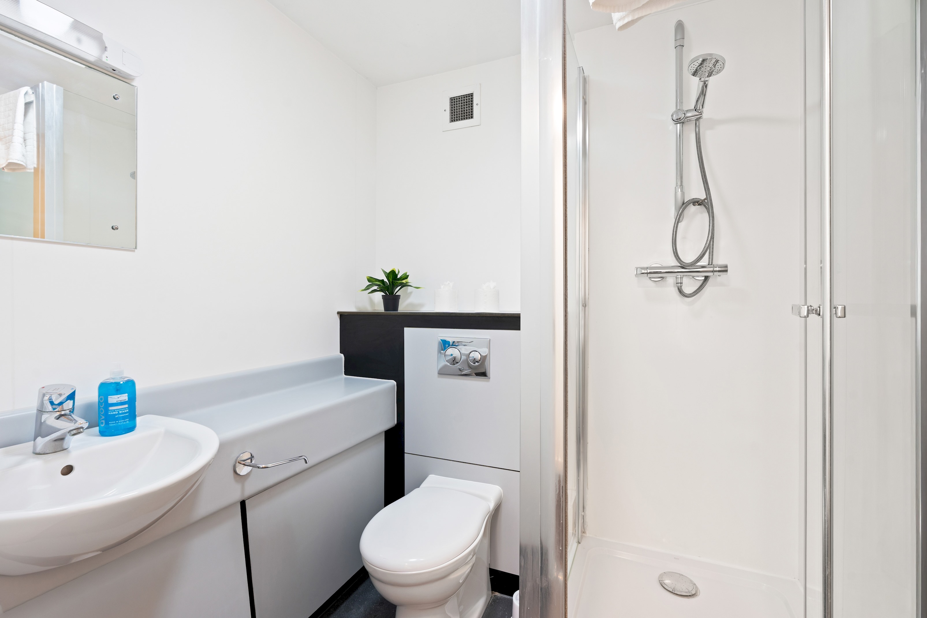 Kings Residence 2 | By My Getaways in 51-53 Kings Road, Brighton BN1 1NA - Property image 29 - VivreStays