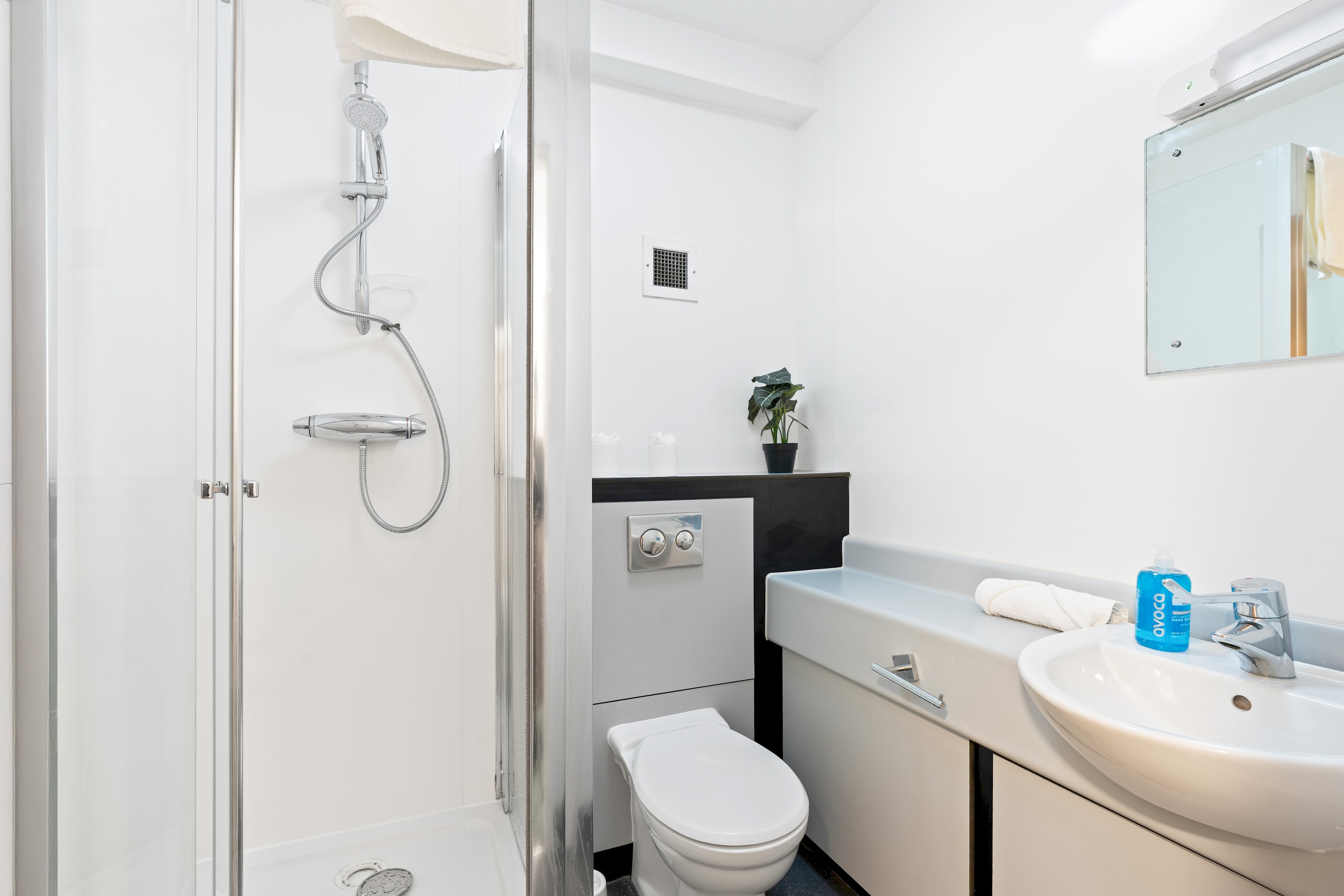 Kings Residence 4 | By My Getaways in 51-53 Kings Road, Brighton BN1 1NA - Property image 16 - VivreStays