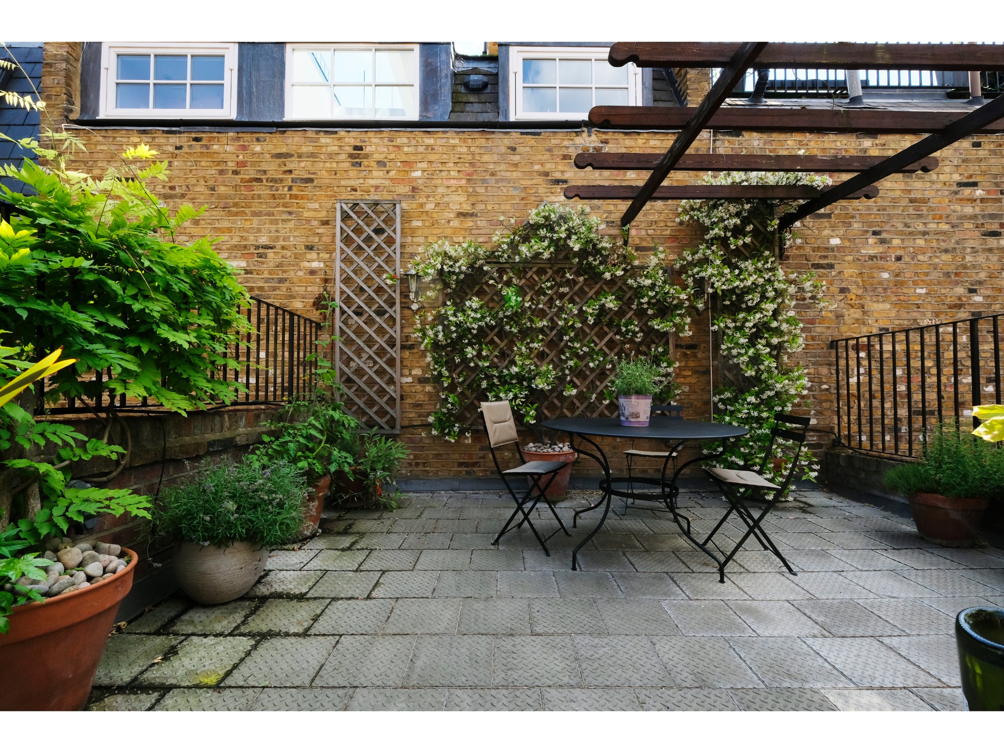 View Charming Portobello Road Apartment - Pass the Keys in 125 Portobello Rd W11 2DY Charming Portobello Road Apartment - Pass the Keys in 125 Portobello Rd W11 2DY - Property image 20 - VivreStays