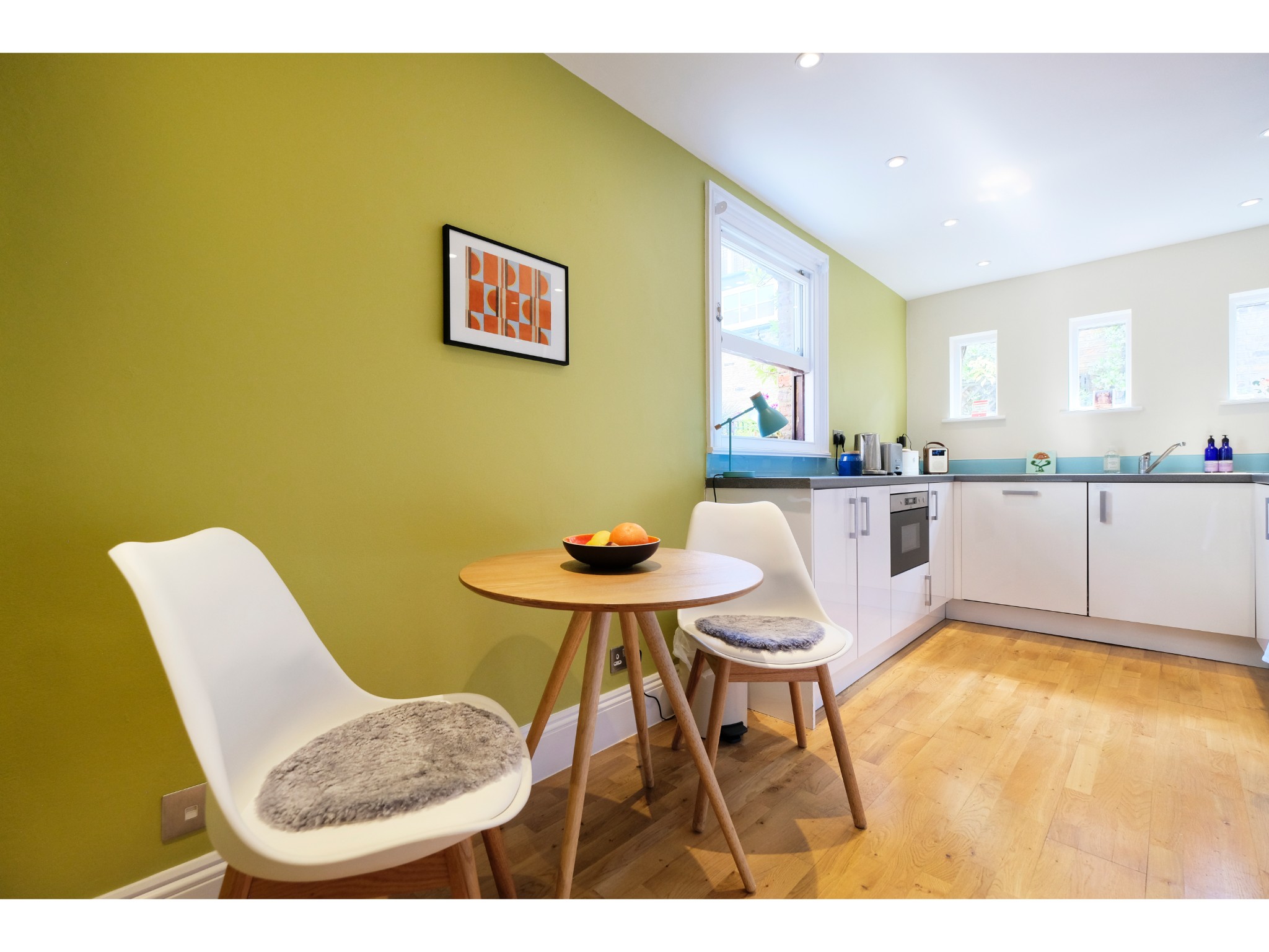 View Charming Portobello Road Apartment - Pass the Keys in 125 Portobello Rd W11 2DY Charming Portobello Road Apartment - Pass the Keys in 125 Portobello Rd W11 2DY - Property image 7 - VivreStays