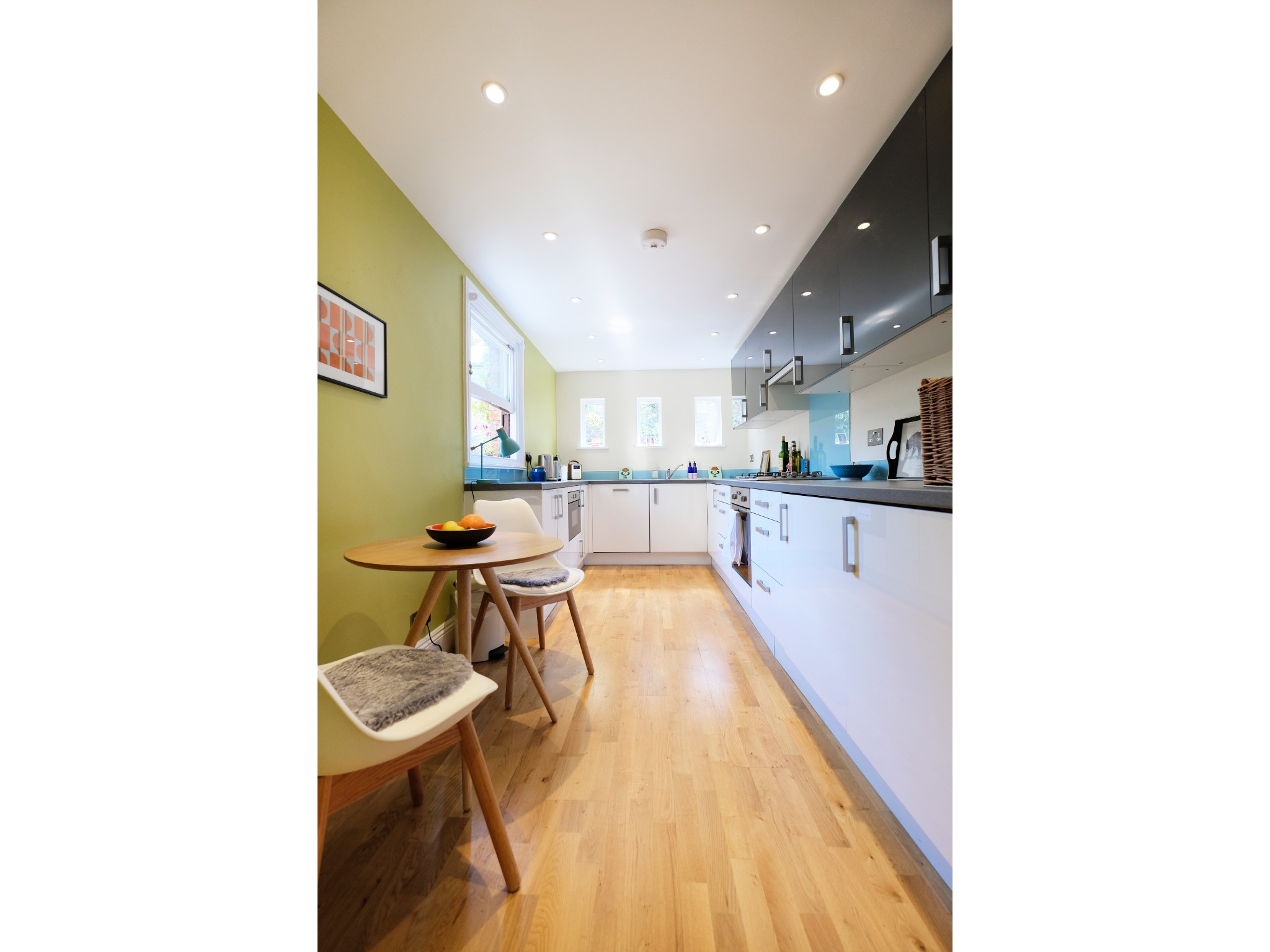 View Charming Portobello Road Apartment - Pass the Keys in 125 Portobello Rd W11 2DY Charming Portobello Road Apartment - Pass the Keys in 125 Portobello Rd W11 2DY - Property image 8 - VivreStays