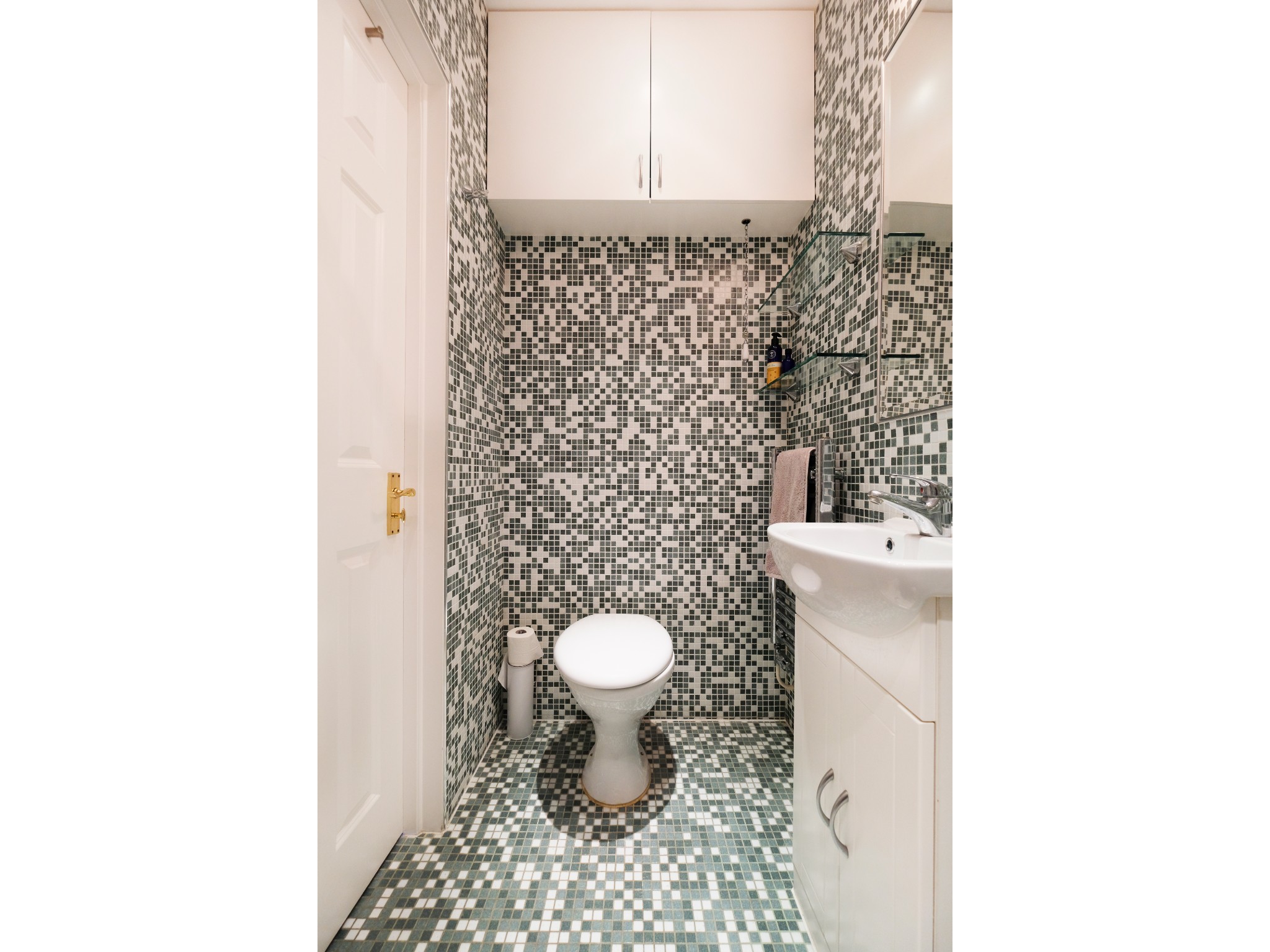 View Charming Portobello Road Apartment - Pass the Keys in 125 Portobello Rd W11 2DY Charming Portobello Road Apartment - Pass the Keys in 125 Portobello Rd W11 2DY - Property image 16 - VivreStays