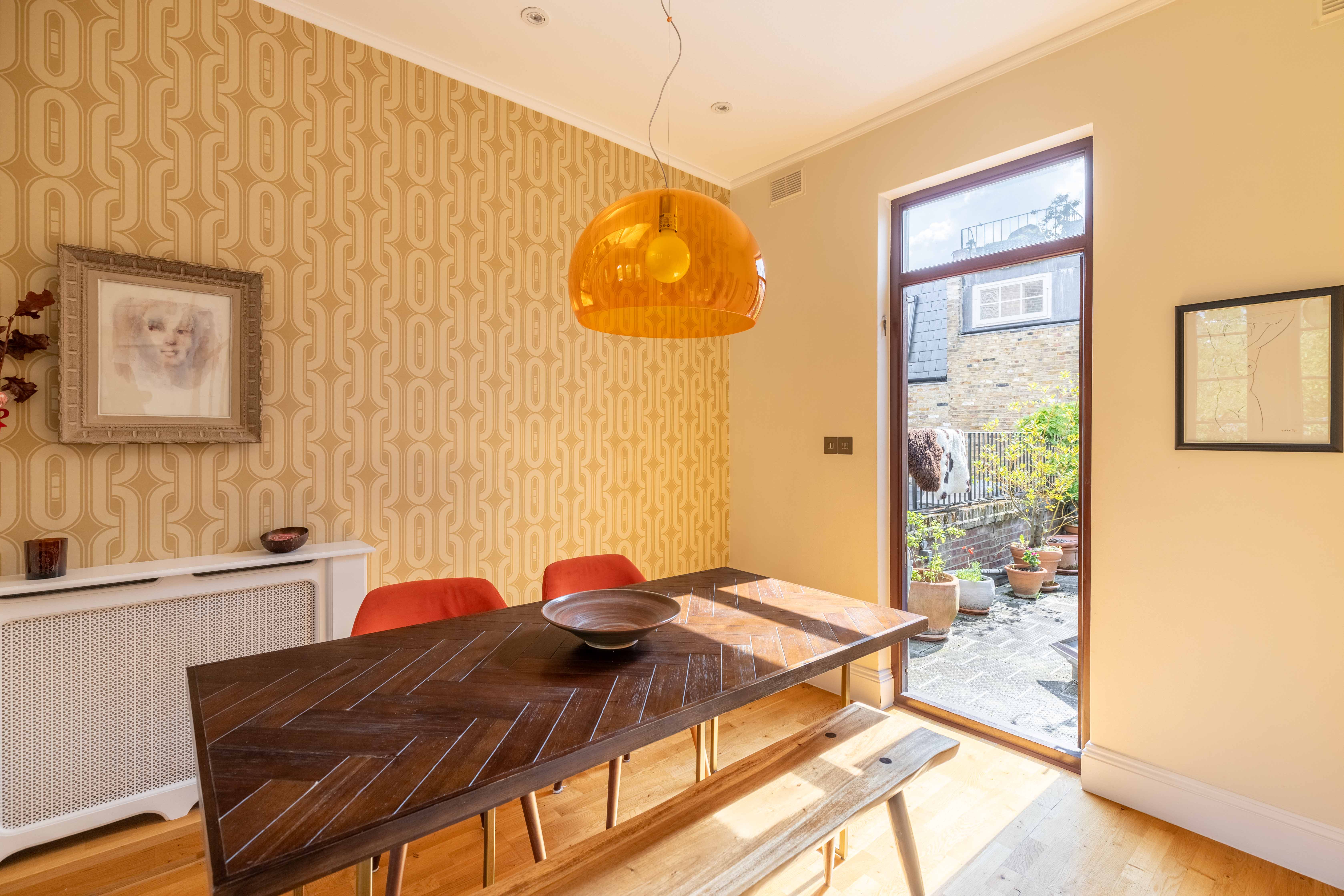 View Charming Portobello Road Apartment - Pass the Keys in 125 Portobello Rd W11 2DY Charming Portobello Road Apartment - Pass the Keys in 125 Portobello Rd W11 2DY - Property image 4 - VivreStays