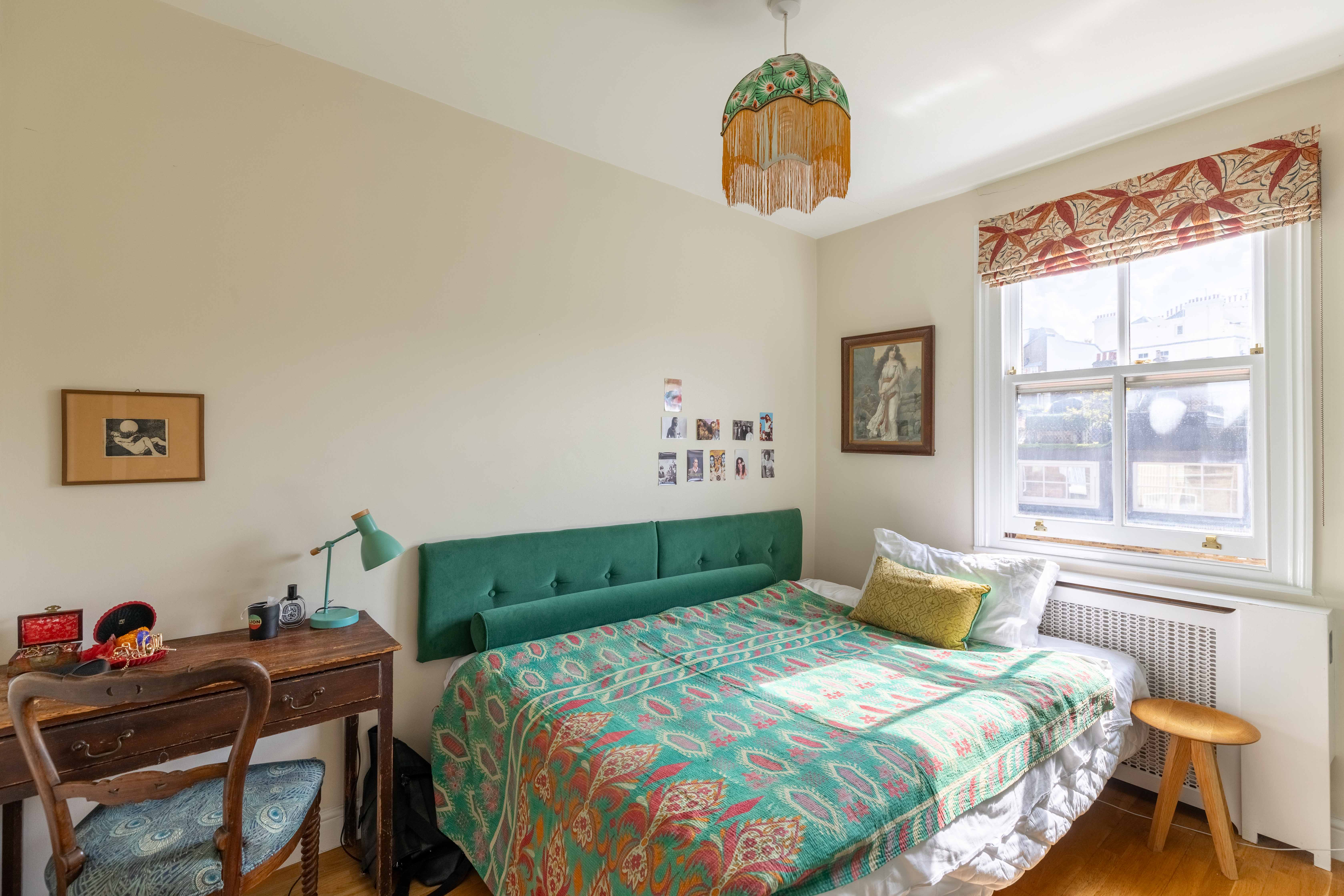 View Charming Portobello Road Apartment - Pass the Keys in 125 Portobello Rd W11 2DY Charming Portobello Road Apartment - Pass the Keys in 125 Portobello Rd W11 2DY - Property image 3 - VivreStays