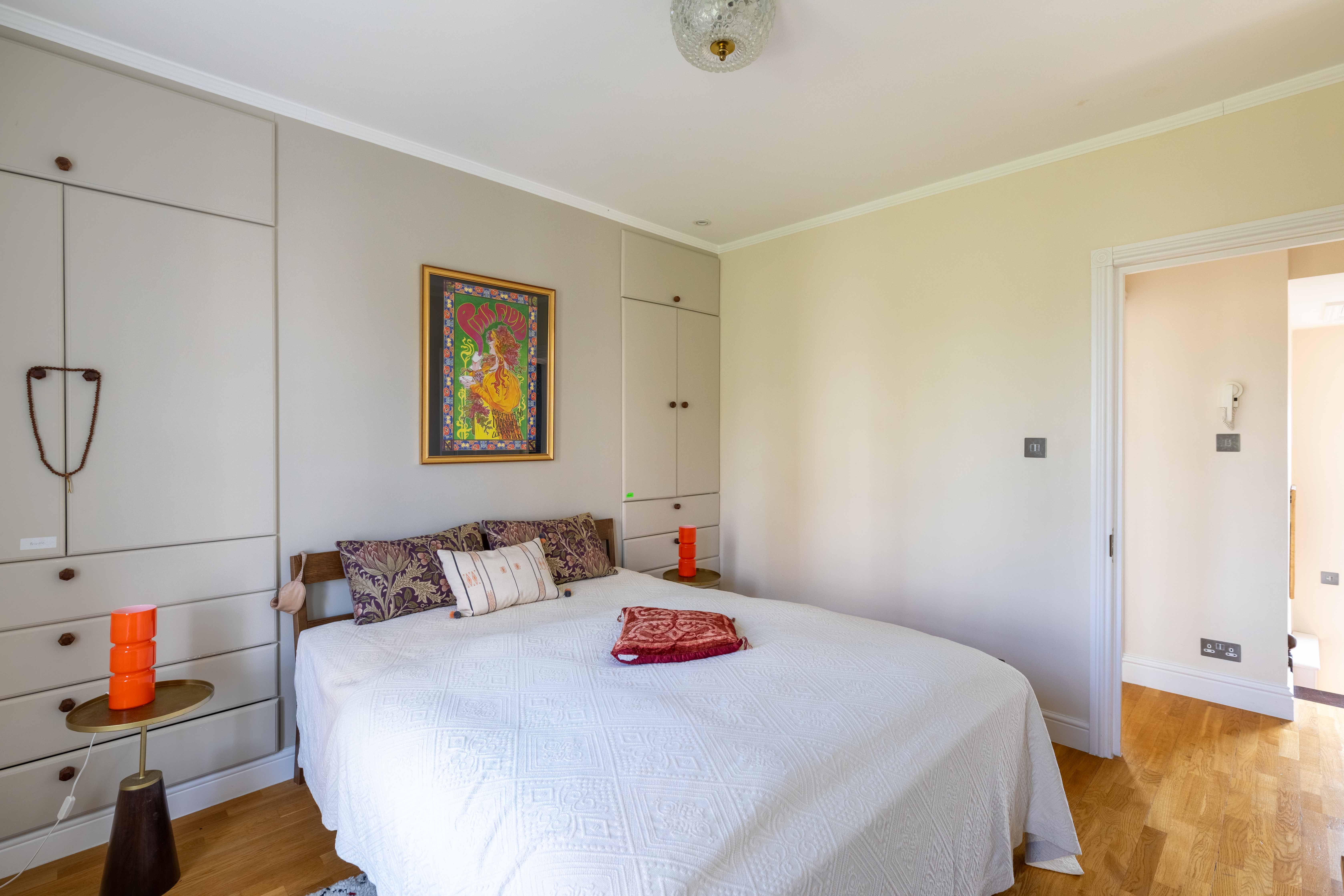 View Charming Portobello Road Apartment - Pass the Keys in 125 Portobello Rd W11 2DY Charming Portobello Road Apartment - Pass the Keys in 125 Portobello Rd W11 2DY - Property image 21 - VivreStays