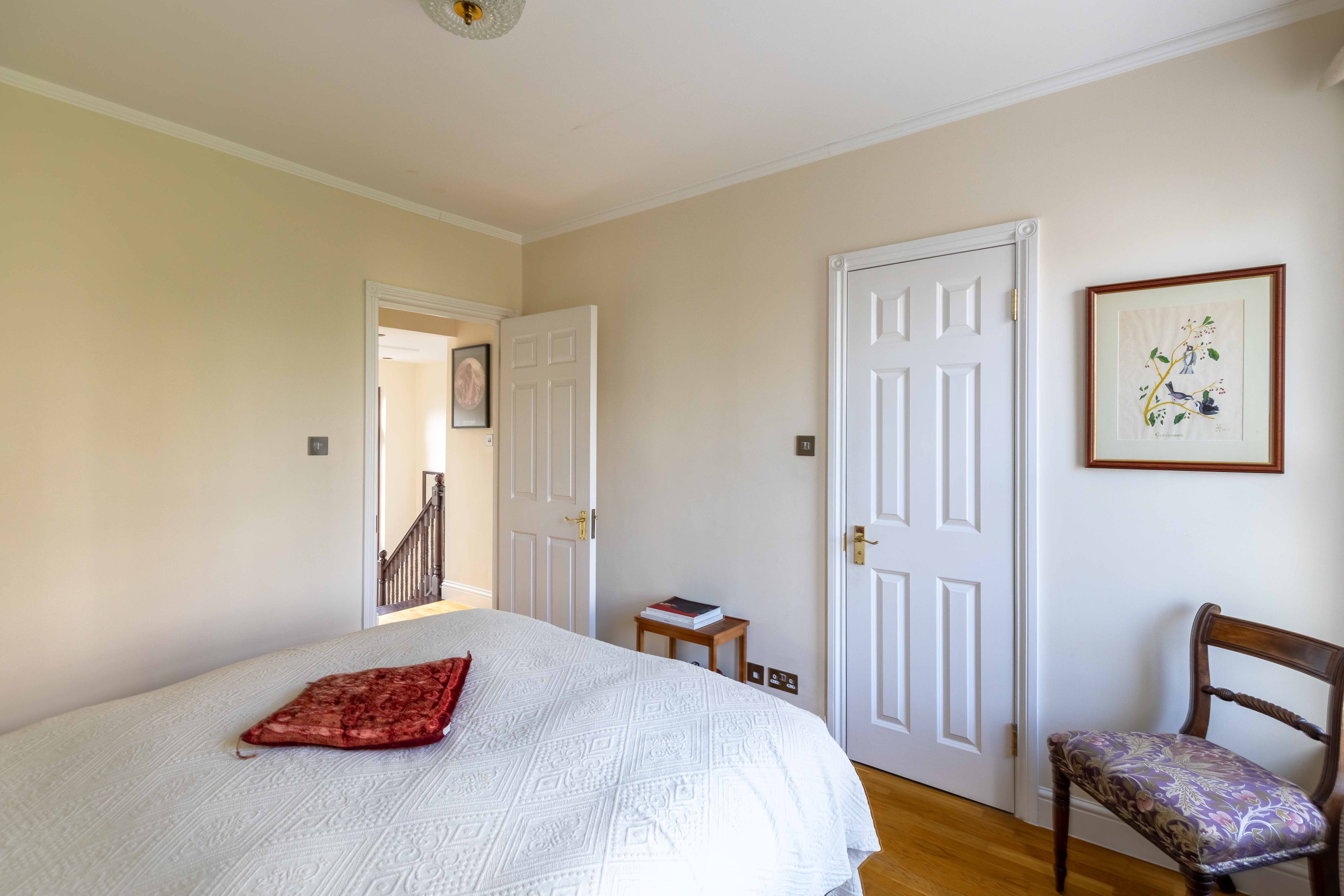 View Charming Portobello Road Apartment - Pass the Keys in 125 Portobello Rd W11 2DY Charming Portobello Road Apartment - Pass the Keys in 125 Portobello Rd W11 2DY - Property image 22 - VivreStays