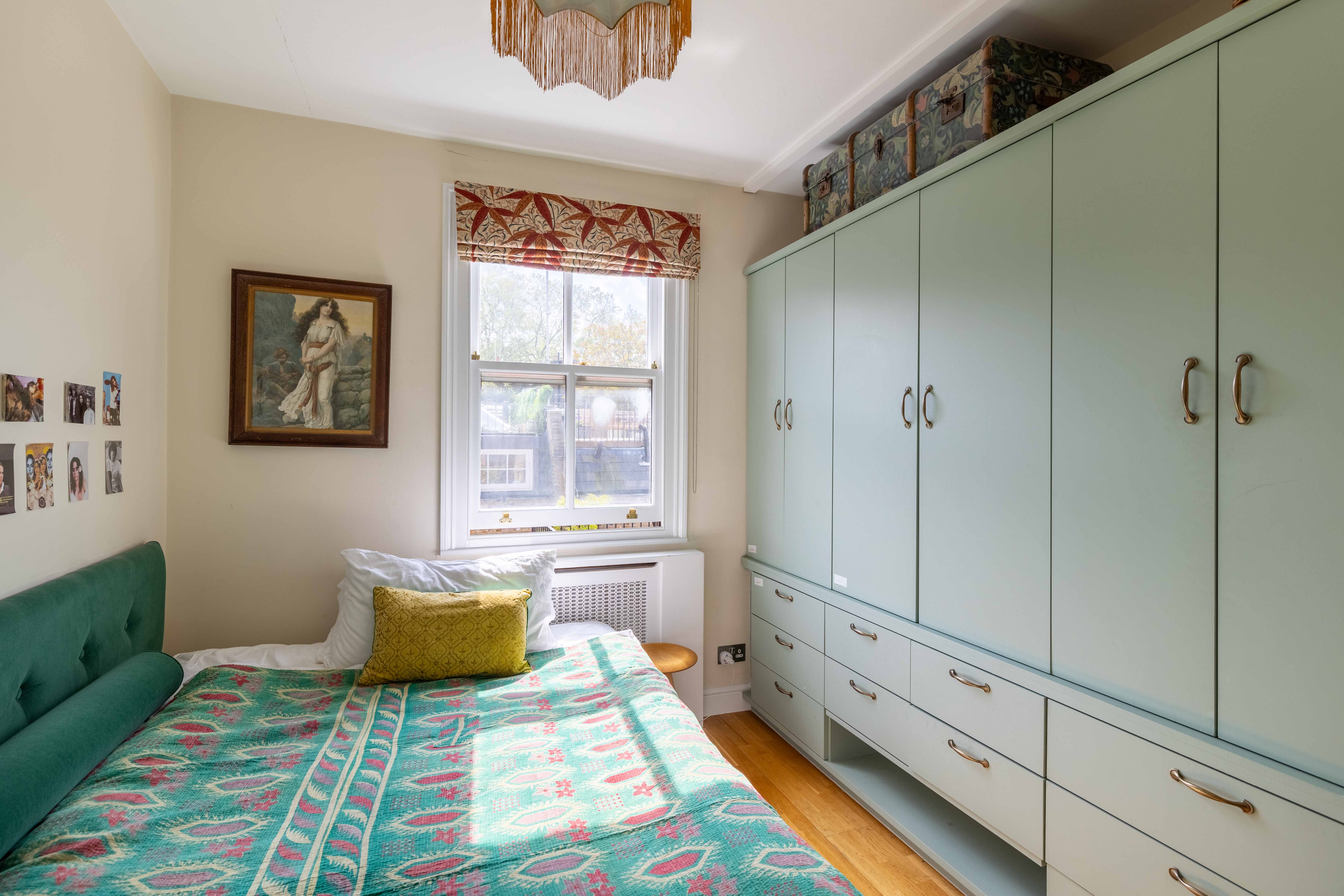 View Charming Portobello Road Apartment - Pass the Keys in 125 Portobello Rd W11 2DY Charming Portobello Road Apartment - Pass the Keys in 125 Portobello Rd W11 2DY - Property image 26 - VivreStays