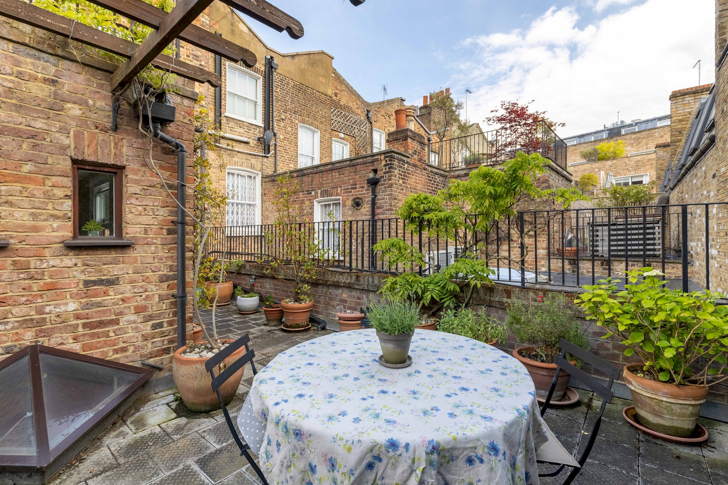 View Charming Portobello Road Apartment - Pass the Keys in 125 Portobello Rd W11 2DY Charming Portobello Road Apartment - Pass the Keys in 125 Portobello Rd W11 2DY - Property image 37 - VivreStays