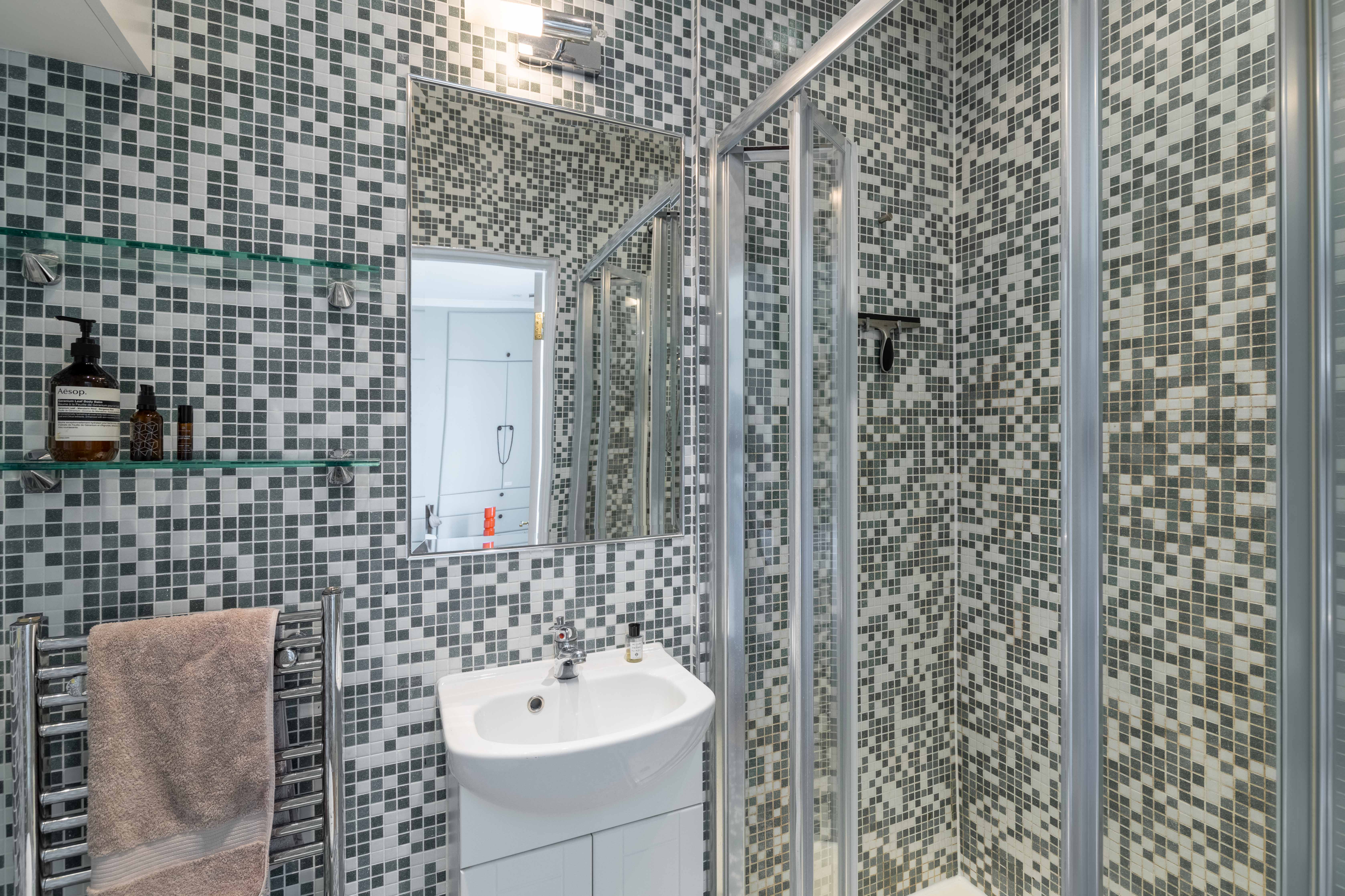 View Charming Portobello Road Apartment - Pass the Keys in 125 Portobello Rd W11 2DY Charming Portobello Road Apartment - Pass the Keys in 125 Portobello Rd W11 2DY - Property image 30 - VivreStays