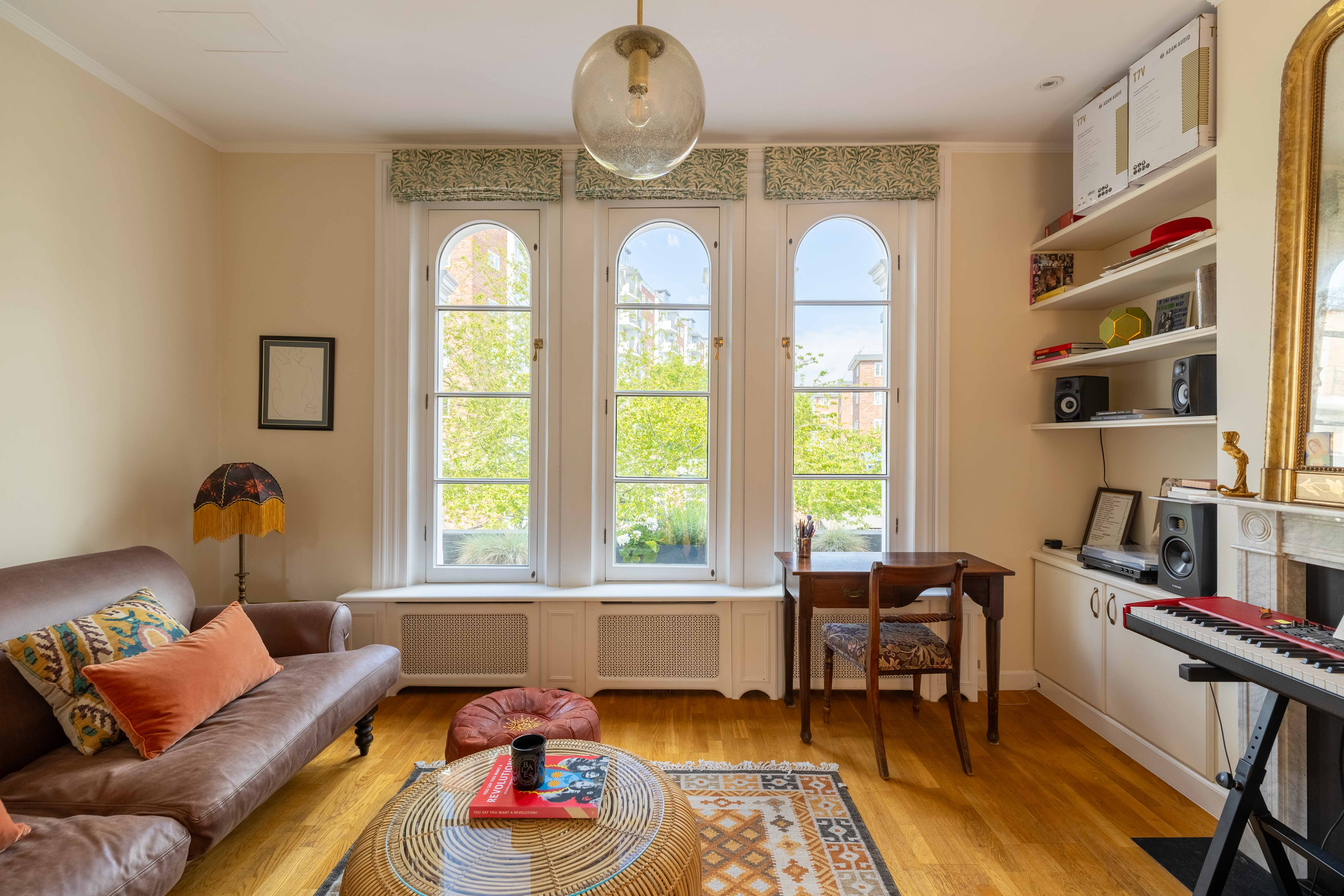 View Charming Portobello Road Apartment - Pass the Keys in 125 Portobello Rd W11 2DY Charming Portobello Road Apartment - Pass the Keys in 125 Portobello Rd W11 2DY - Property image 34 - VivreStays