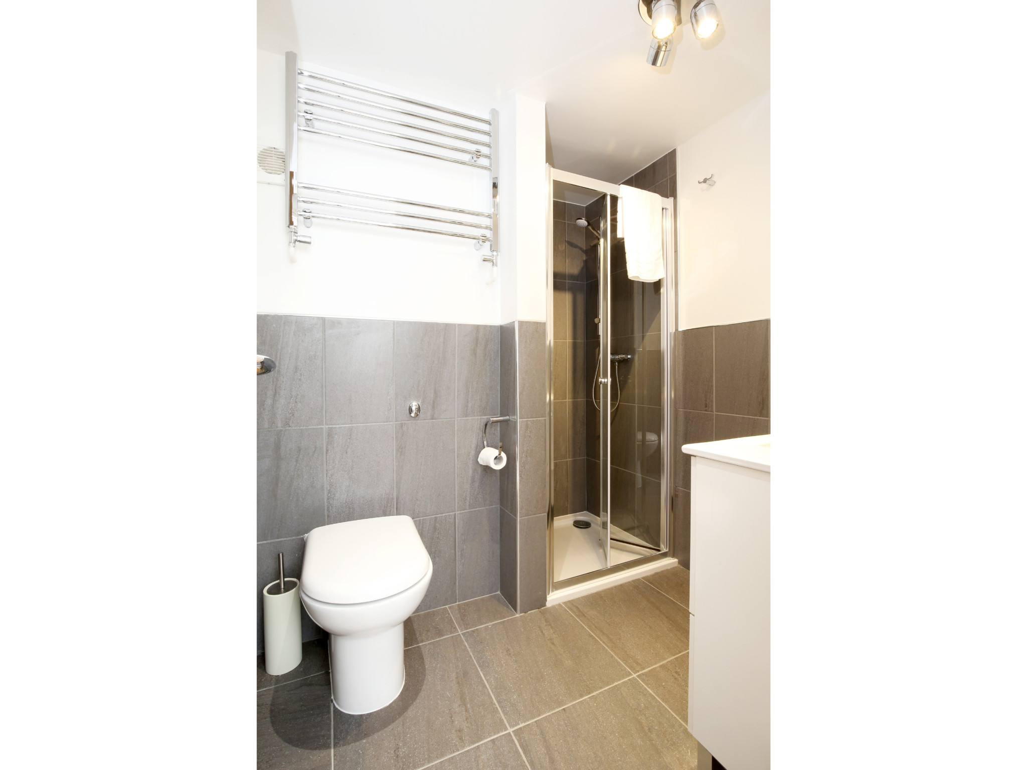 Modern, Chic 3BR Townhouse in Central Oxford - Pass the Keys in 92 St Clement's Street OX4 1AR - Property image 20 - VivreStays