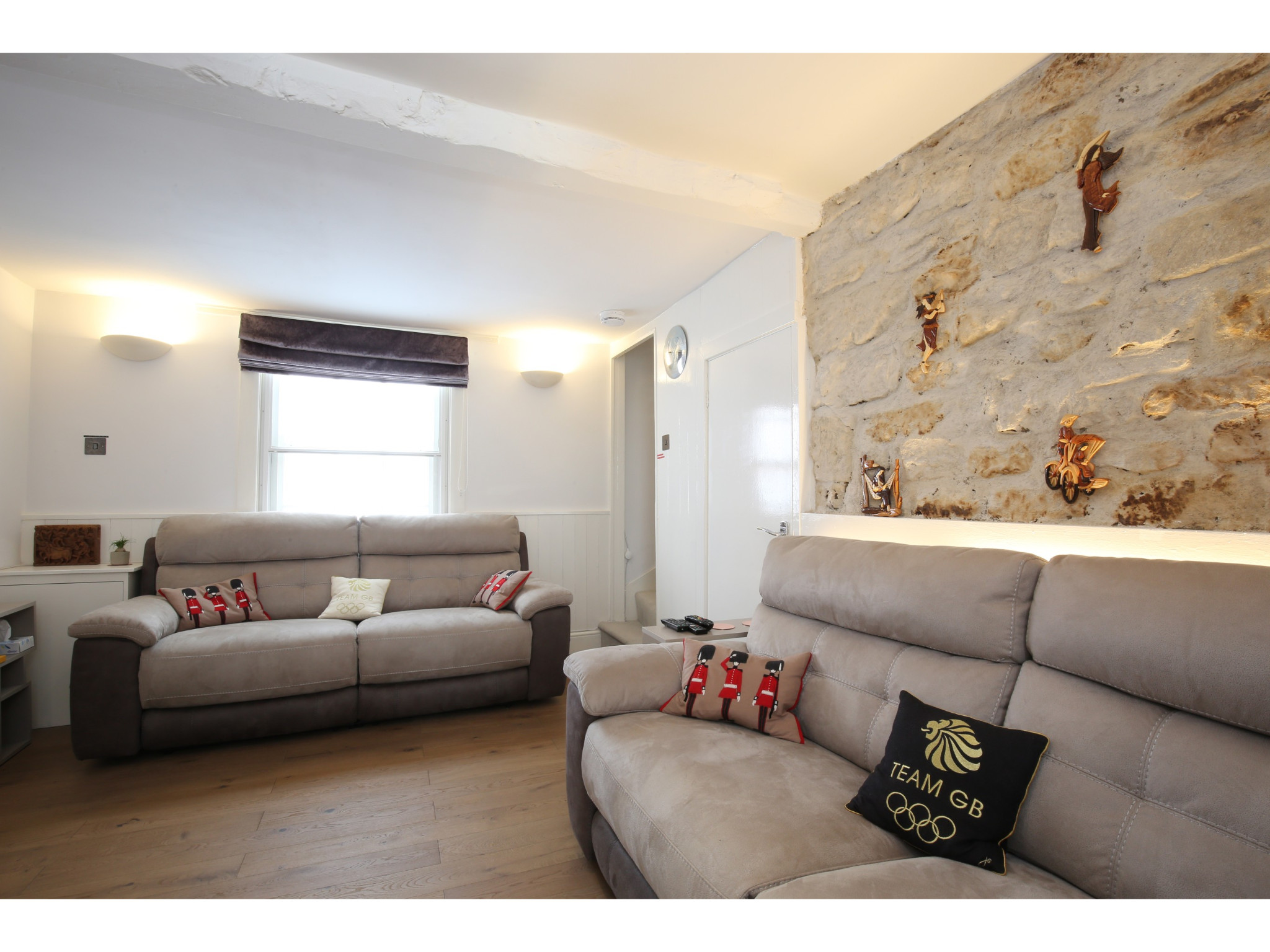 Modern, Chic 3BR Townhouse in Central Oxford - Pass the Keys in 92 St Clement's Street OX4 1AR - Property image 8 - VivreStays