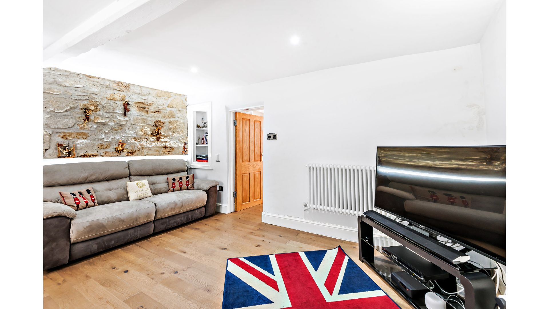 Modern, Chic 3BR Townhouse in Central Oxford - Pass the Keys in 92 St Clement's Street OX4 1AR - Property image 5 - VivreStays