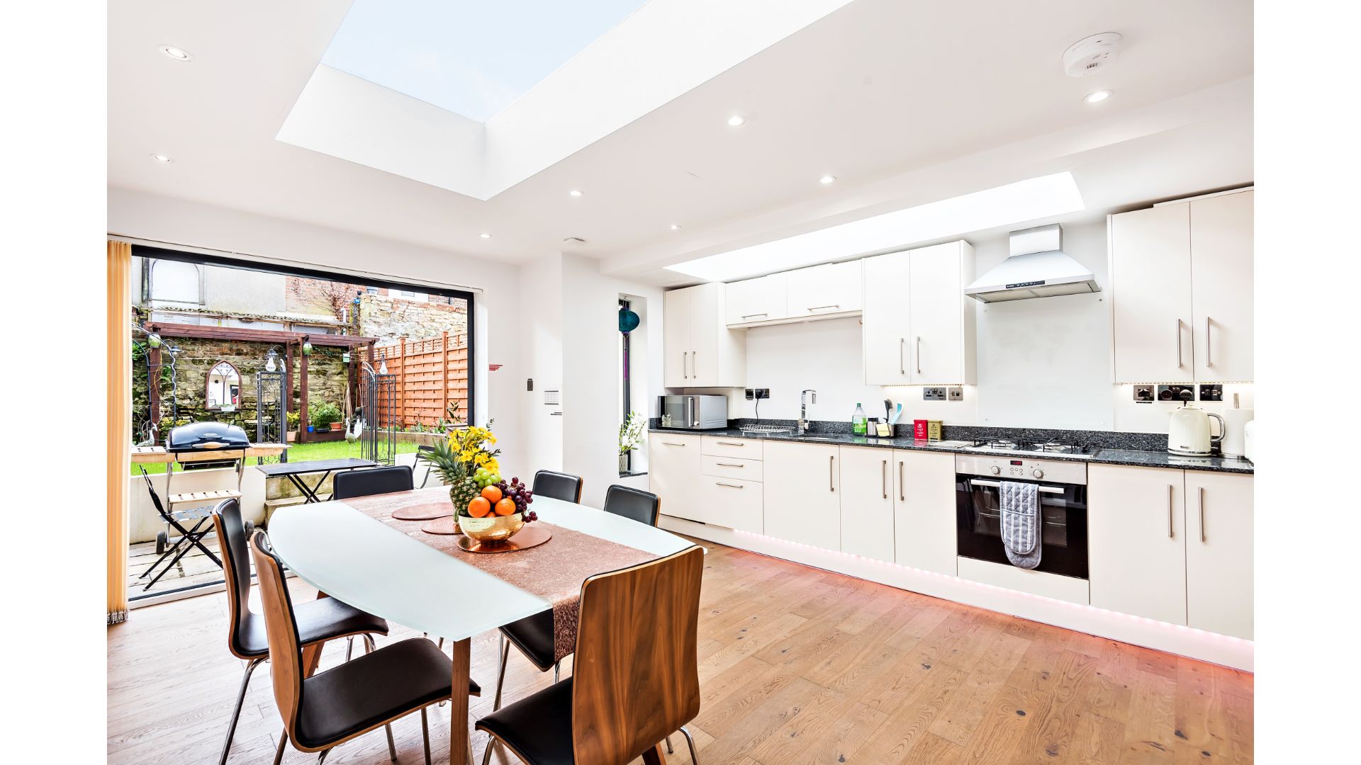 View Modern, Chic 3BR Townhouse in Central Oxford - Pass the Keys Modern, Chic 3BR Townhouse in Central Oxford - Pass the Keys serviced apartment - Oxford - VivreStays