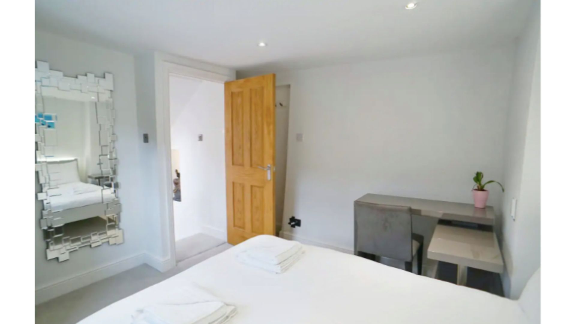 Modern, Chic 3BR Townhouse in Central Oxford - Pass the Keys in 92 St Clement's Street OX4 1AR - Property image 16 - VivreStays