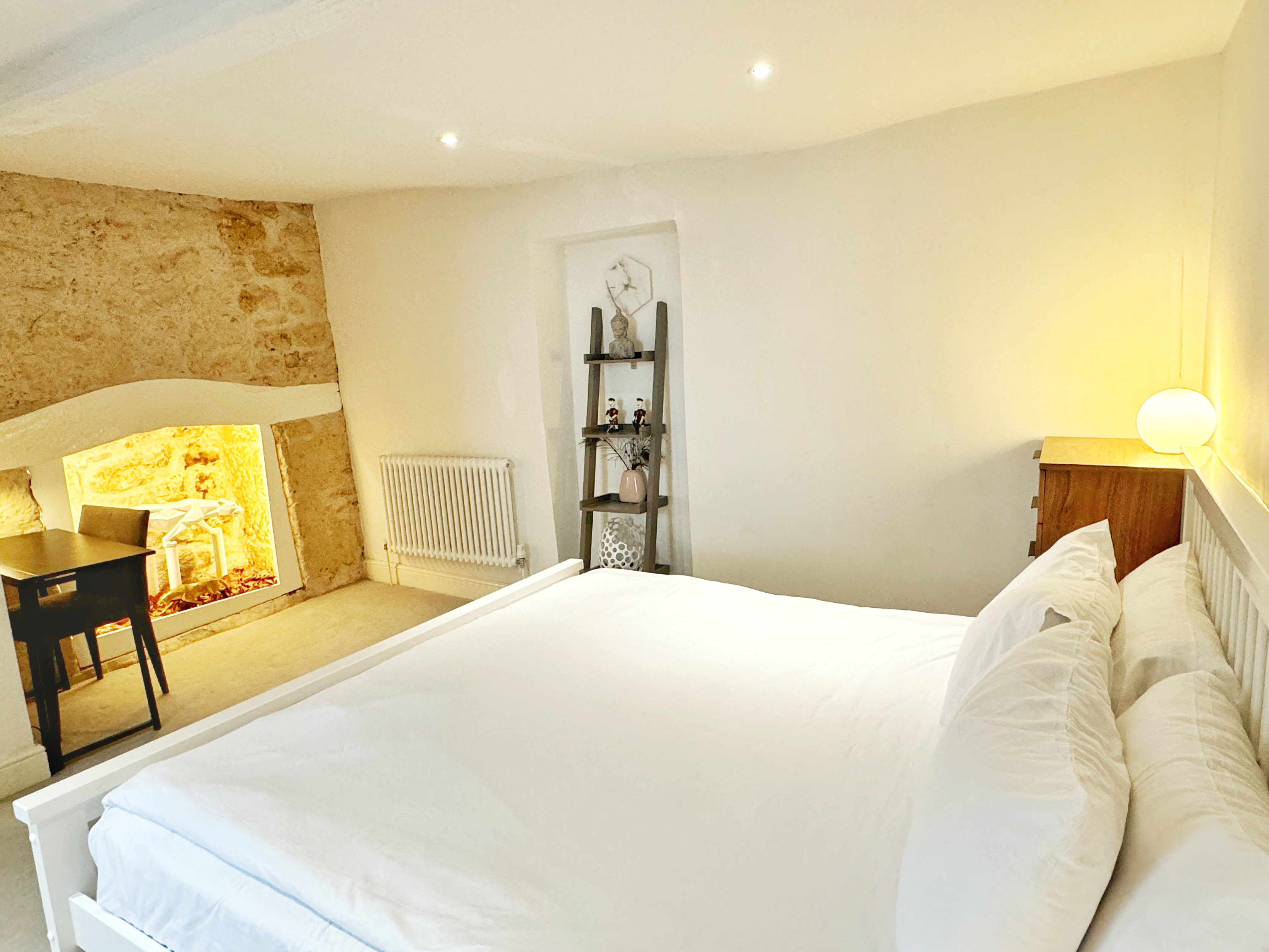 Modern, Chic 3BR Townhouse in Central Oxford - Pass the Keys in 92 St Clement's Street OX4 1AR - Property image 38 - VivreStays