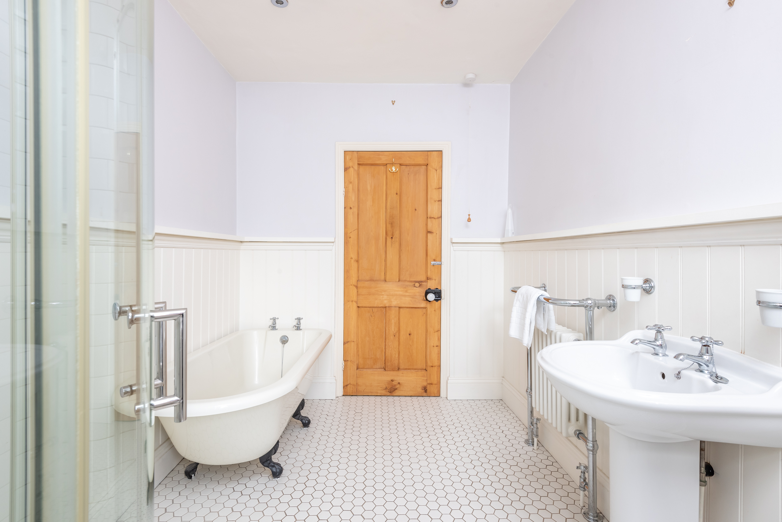 Charming Base for 5 Guests Near Bishy Rd in York - Pass the Keys in 25 Lower Darnborough Street YO23 1AR - Property image 16 - VivreStays