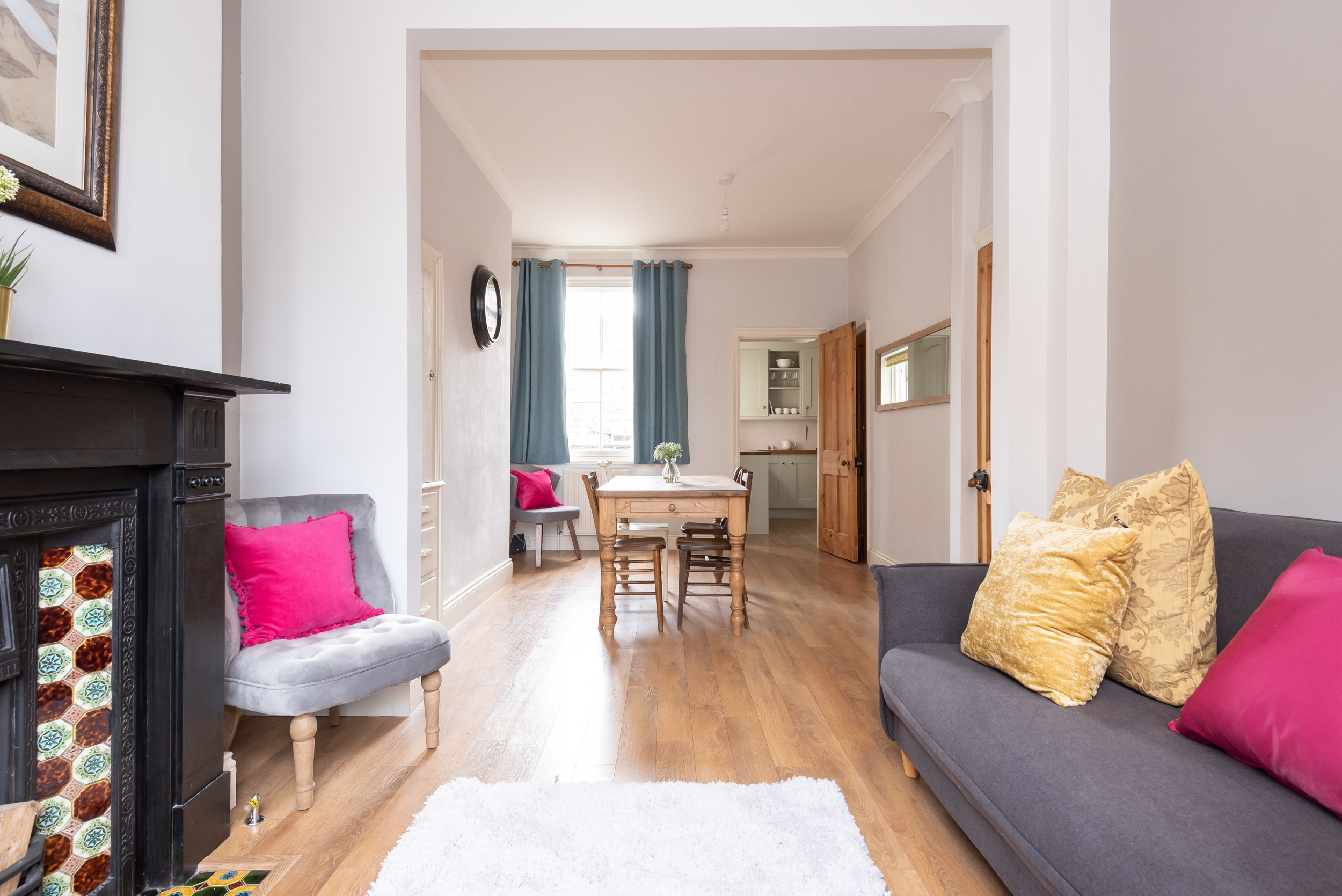 Charming Base for 5 Guests Near Bishy Rd in York - Pass the Keys in 25 Lower Darnborough Street YO23 1AR - Property image 2 - VivreStays