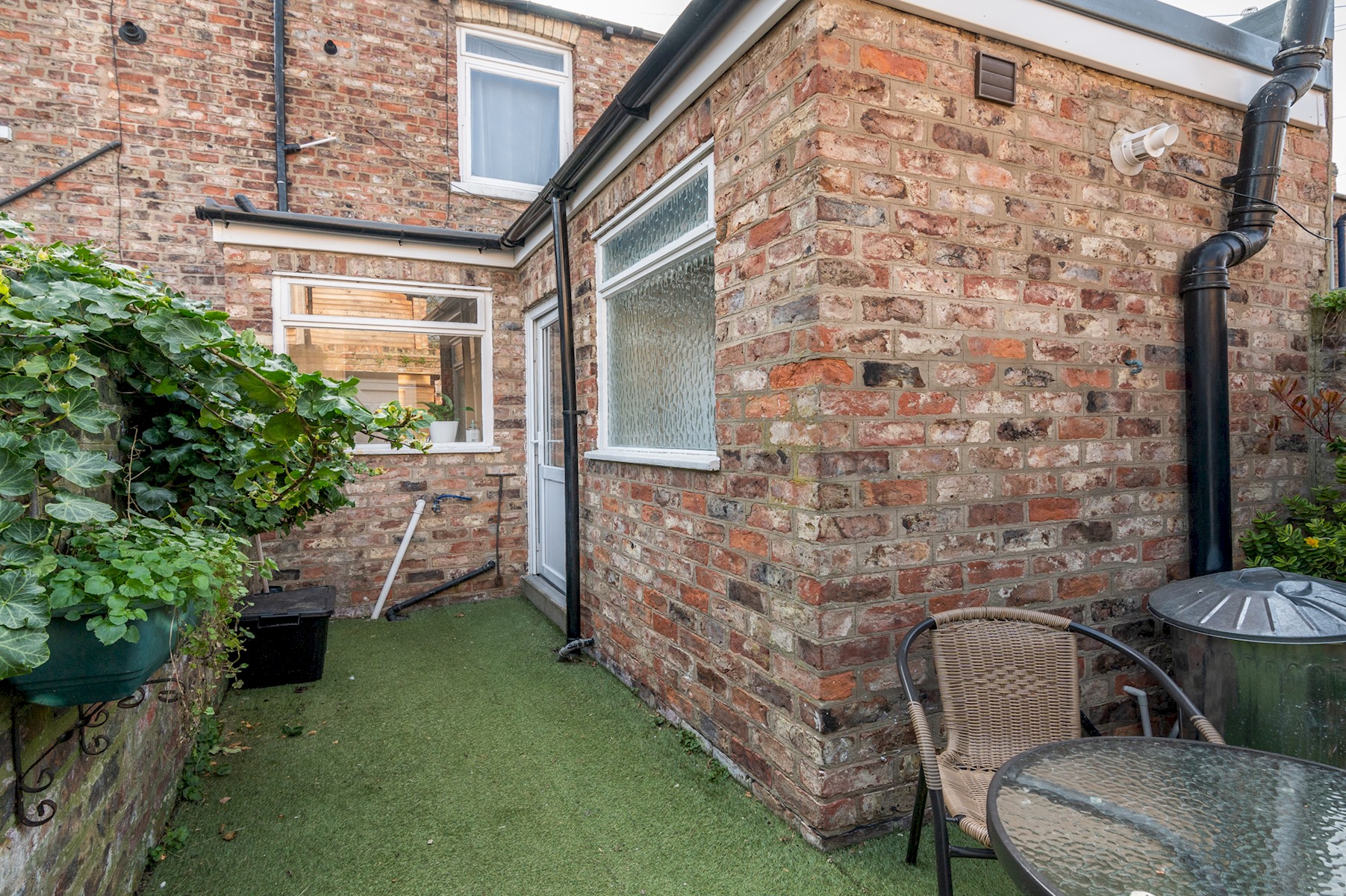 View Lockwood St · Cosy, Central Victorian House in York with Parking - Pass the Keys in 10 Lockwood Street YO31 7QY Lockwood St · Cosy, Central Victorian House in York with Parking - Pass the Keys in 10 Lockwood Street YO31 7QY - Property image 24 - VivreStays