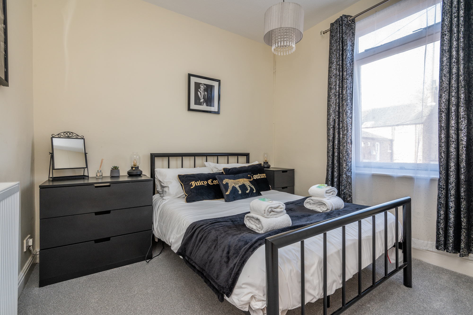 View Lockwood St · Cosy, Central Victorian House in York with Parking - Pass the Keys in 10 Lockwood Street YO31 7QY Lockwood St · Cosy, Central Victorian House in York with Parking - Pass the Keys in 10 Lockwood Street YO31 7QY - Property image 2 - VivreStays