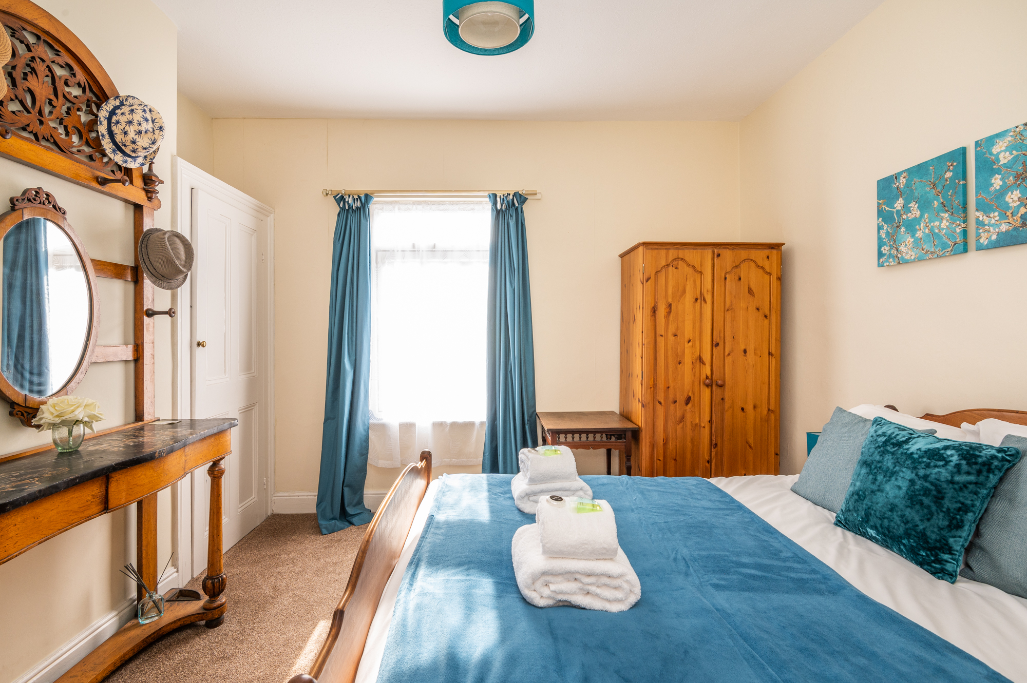 View Lockwood St · Cosy, Central Victorian House in York with Parking - Pass the Keys in 10 Lockwood Street YO31 7QY Lockwood St · Cosy, Central Victorian House in York with Parking - Pass the Keys in 10 Lockwood Street YO31 7QY - Property image 3 - VivreStays