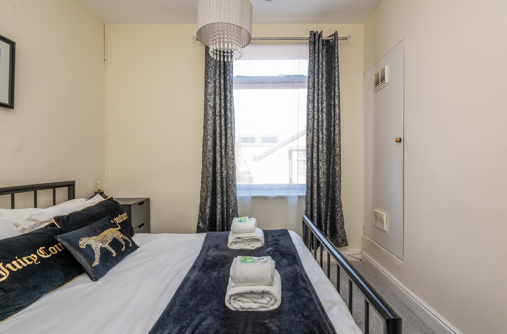 View Lockwood St · Cosy, Central Victorian House in York with Parking - Pass the Keys in 10 Lockwood Street YO31 7QY Lockwood St · Cosy, Central Victorian House in York with Parking - Pass the Keys in 10 Lockwood Street YO31 7QY - Property image 20 - VivreStays