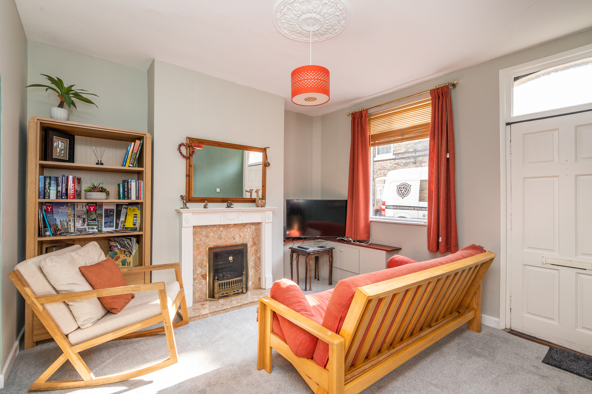 View Lockwood St · Cosy, Central Victorian House in York with Parking - Pass the Keys in 10 Lockwood Street YO31 7QY Lockwood St · Cosy, Central Victorian House in York with Parking - Pass the Keys in 10 Lockwood Street YO31 7QY - Property image 6 - VivreStays
