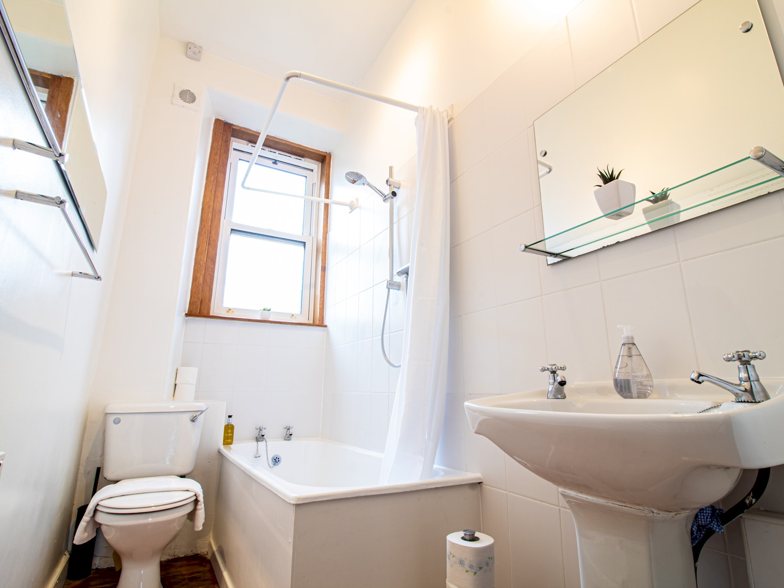 Beautiful and Bright Georgian Style Morningside Apartment - Pass the Keys in 3F1, 149 Morningside Road EH10 4AX - Property image 8 - VivreStays