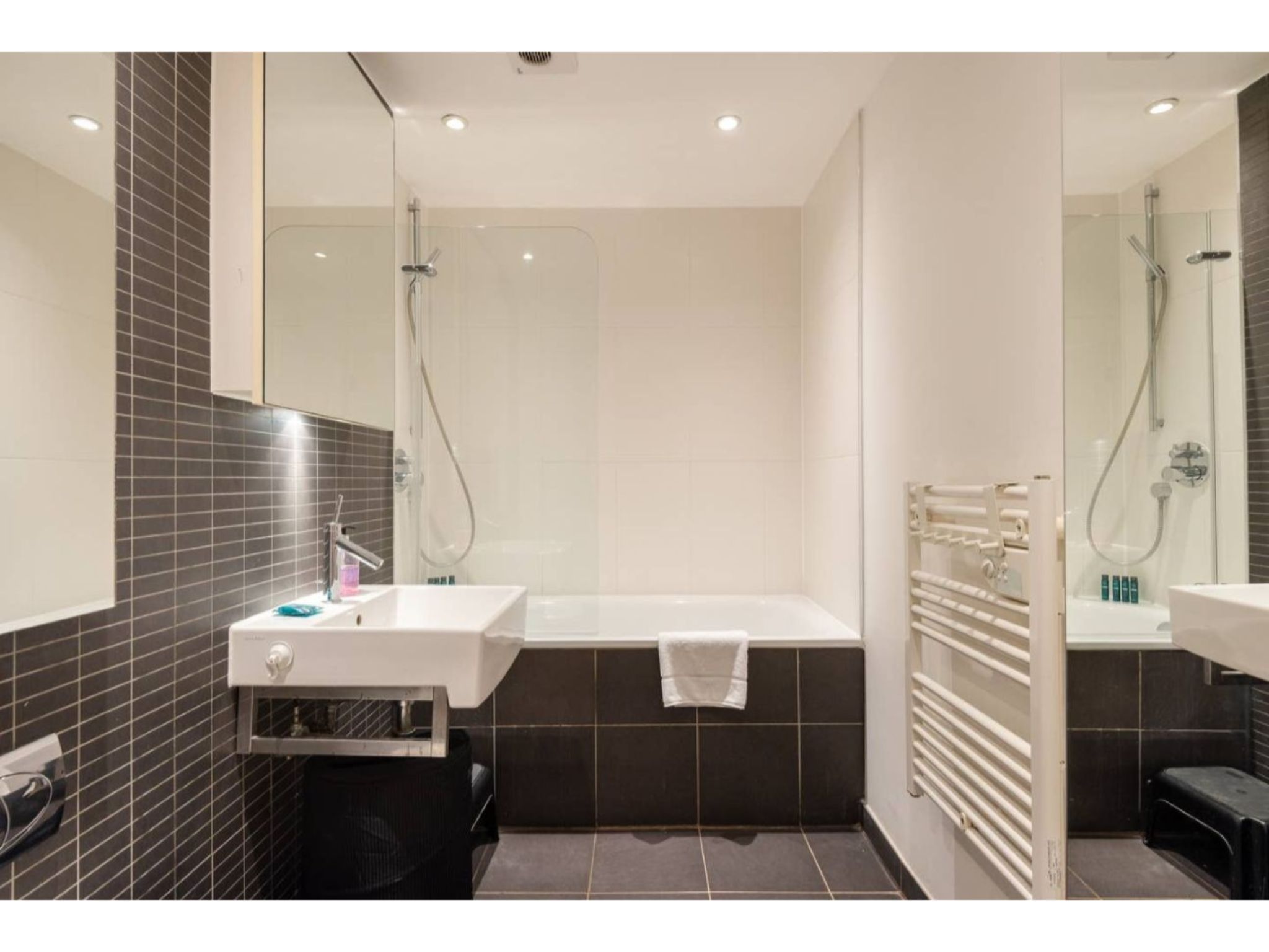 King's Cross Garden Flat - Pass the Keys in 6 Radius Apartments, Omega Place N1 9DR - Property image 18 - VivreStays