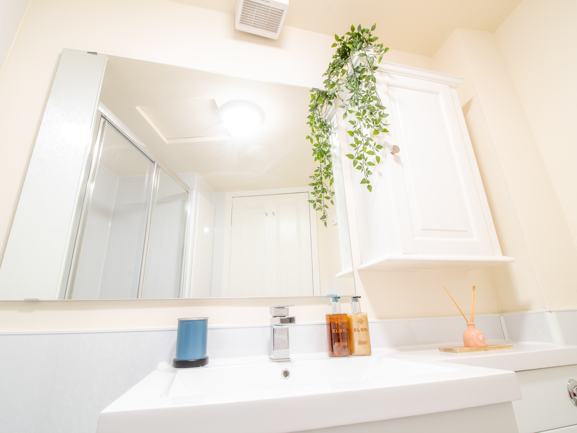 Stylish 1-Bed Flat- Edinburgh - Pass the Keys in Flat 4, 9 Orwell Terrace, Edinburgh EH11, UK, EH11 2DX EH11 2DX - Property image 25 - VivreStays