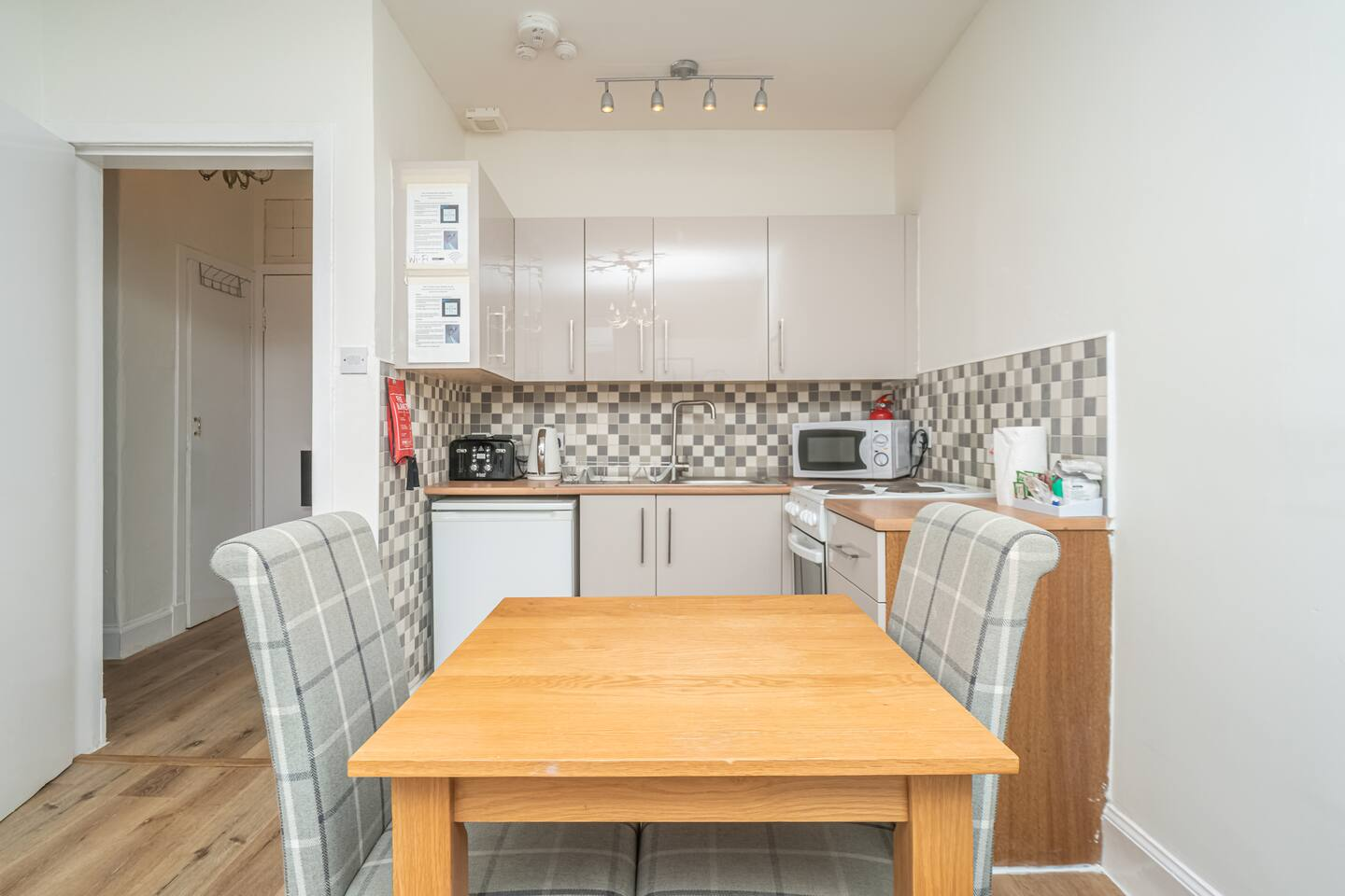 Cosy Flat in Historic Old Town - Pass the Keys in Flat 7, 54 St Mary's Street, EH1 1SX - Property image 11 - VivreStays