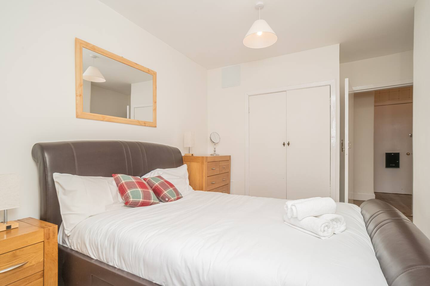 Cosy Flat in Historic Old Town - Pass the Keys in Flat 7, 54 St Mary's Street, EH1 1SX - Property image 14 - VivreStays
