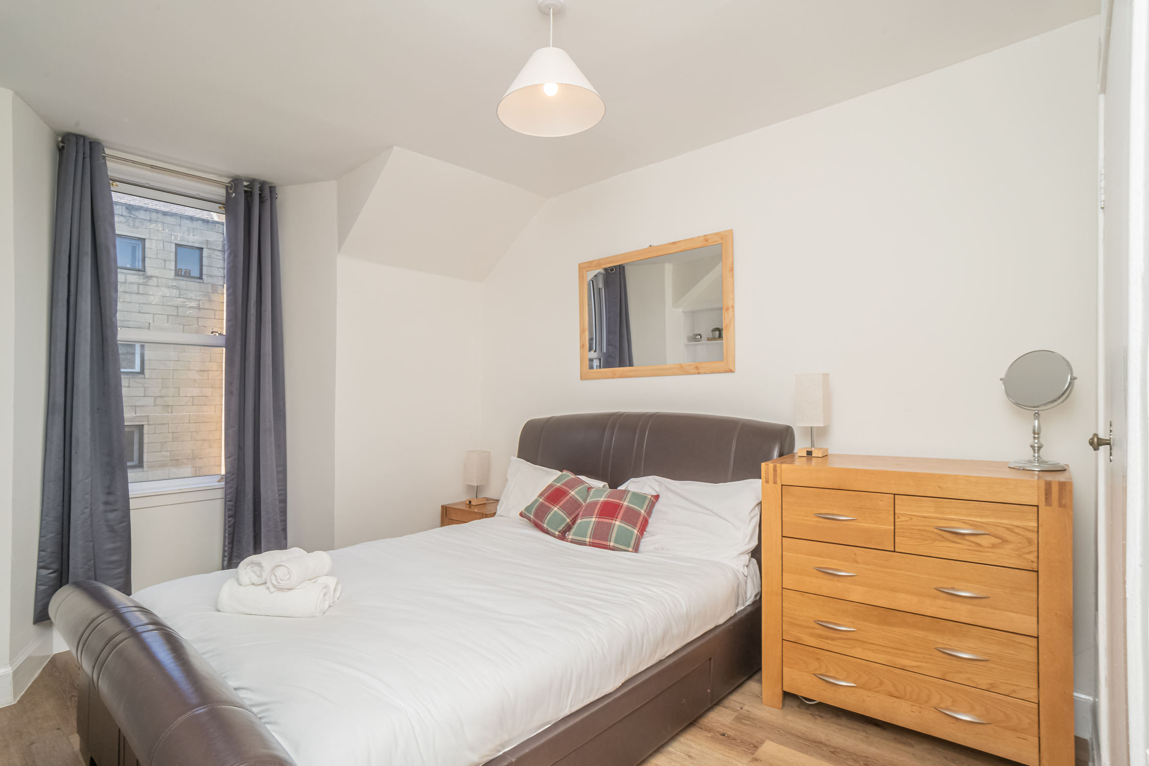 Cosy Flat in Historic Old Town - Pass the Keys in Flat 7, 54 St Mary's Street, EH1 1SX - Property image 2 - VivreStays