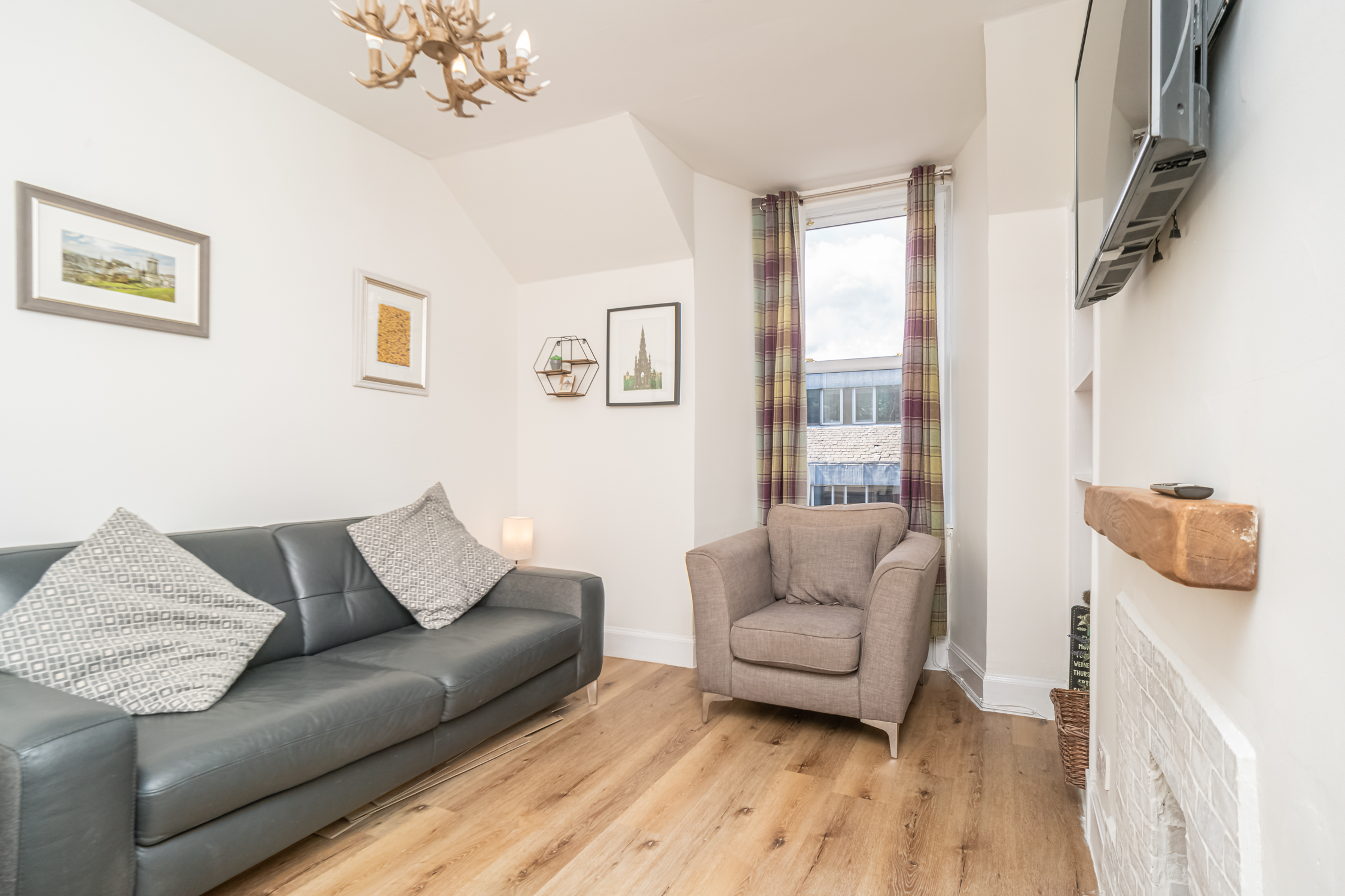 Cosy Flat in Historic Old Town - Pass the Keys in Flat 7, 54 St Mary's Street, EH1 1SX - Property image 8 - VivreStays