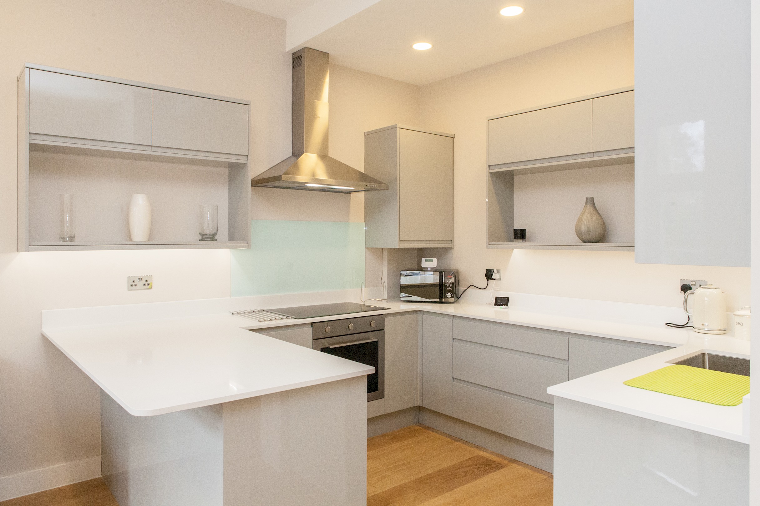 Beautiful 2 bed terrace flat close to Greenwich -  Pass the Keys in Flat 2, 70 Loampit Hill SE13 7SX - Property image 4 - VivreStays
