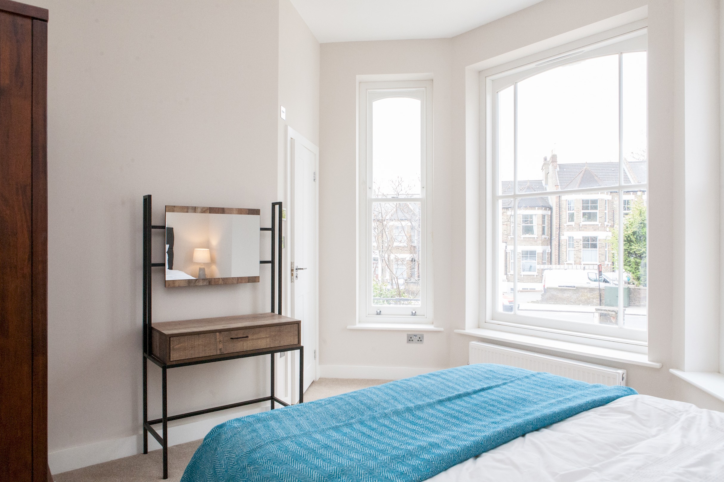 Beautiful 2 bed terrace flat close to Greenwich -  Pass the Keys in Flat 2, 70 Loampit Hill SE13 7SX - Property image 5 - VivreStays