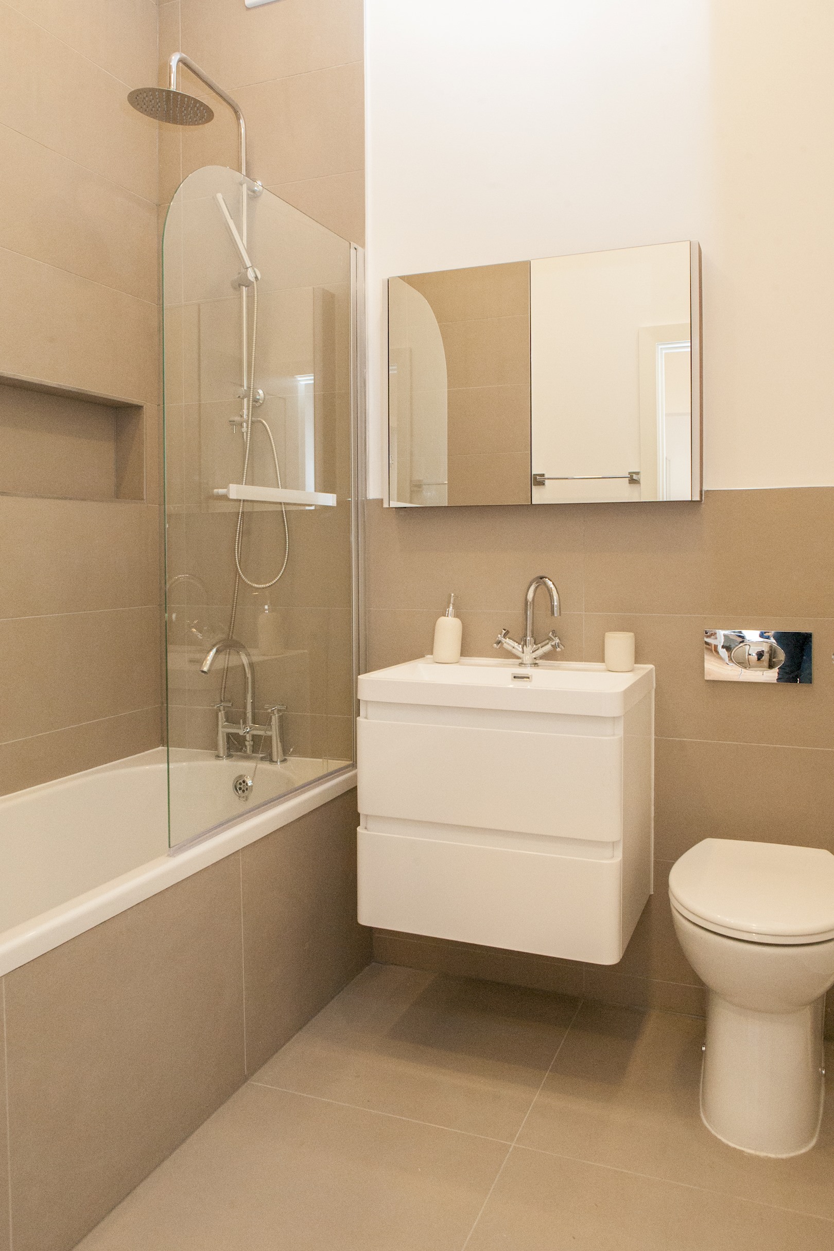 Beautiful 2 bed terrace flat close to Greenwich -  Pass the Keys in Flat 2, 70 Loampit Hill SE13 7SX - Property image 15 - VivreStays