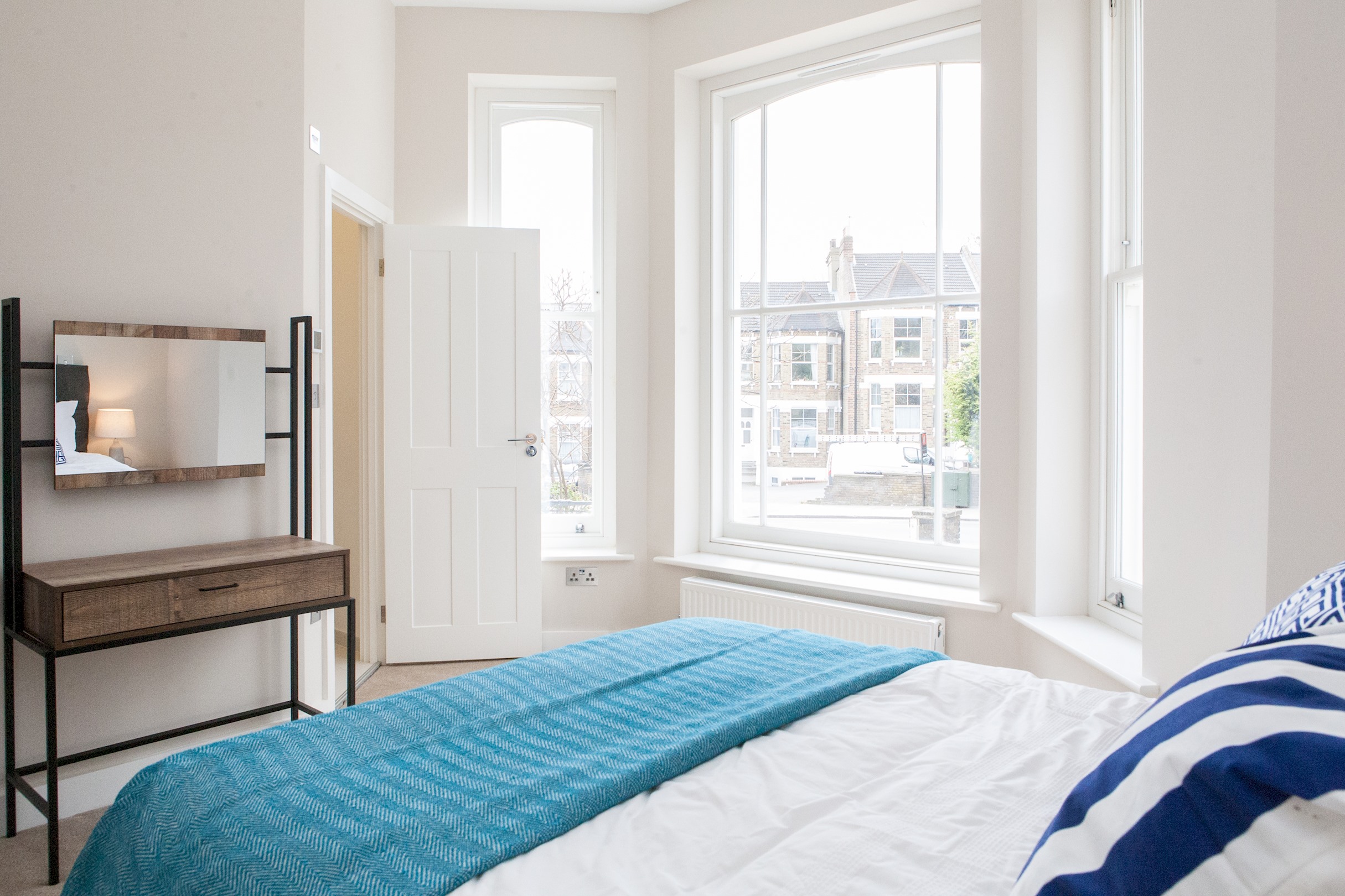 Beautiful 2 bed terrace flat close to Greenwich -  Pass the Keys in Flat 2, 70 Loampit Hill SE13 7SX - Property image 32 - VivreStays