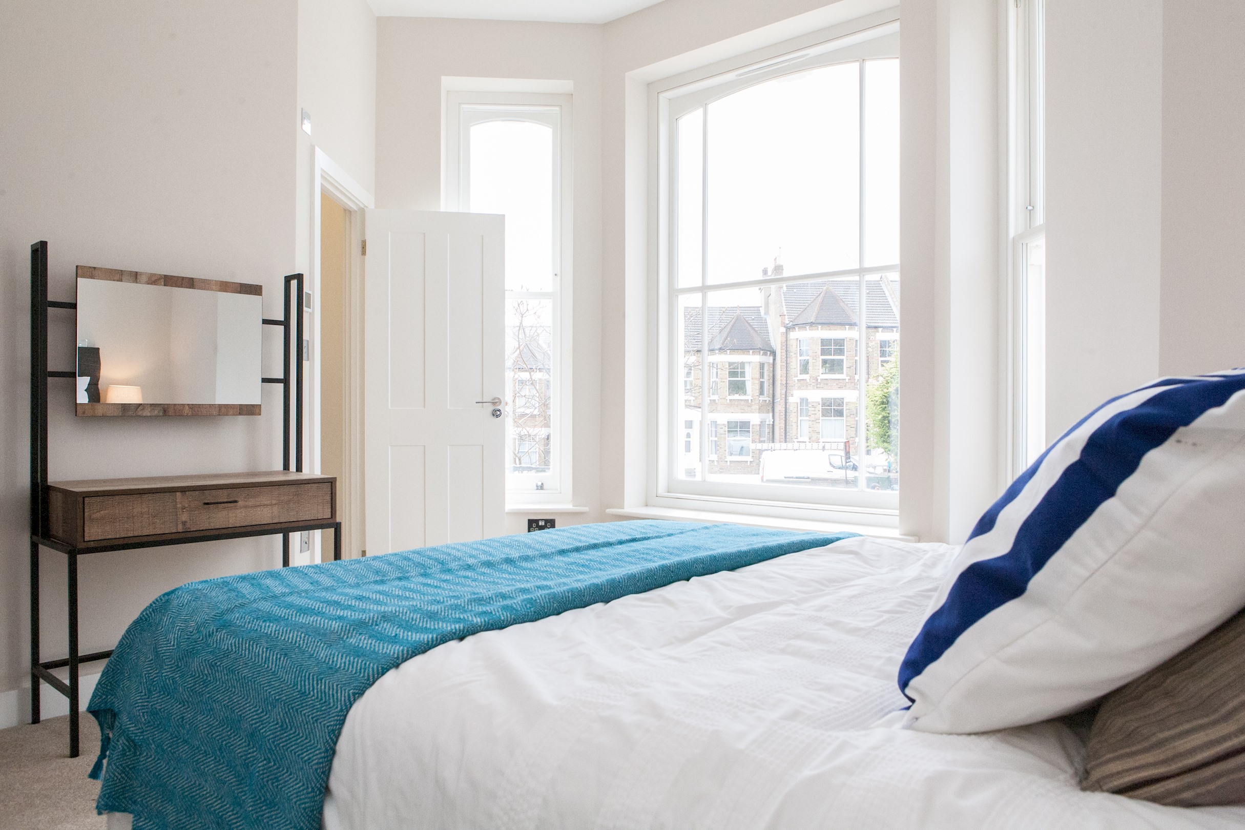 Beautiful 2 bed terrace flat close to Greenwich -  Pass the Keys in Flat 2, 70 Loampit Hill SE13 7SX - Property image 34 - VivreStays